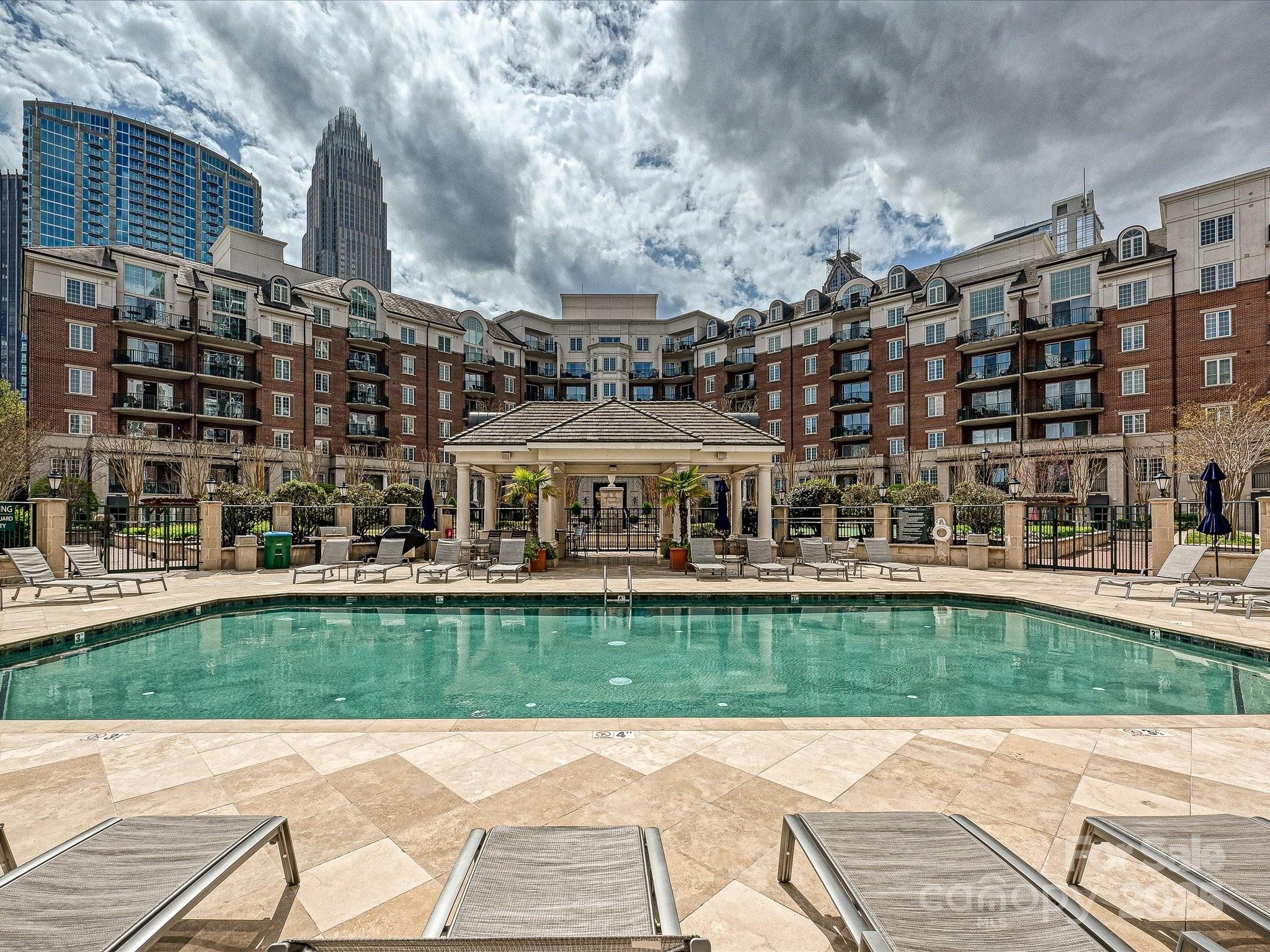 300 W 5th Street Unit: 402