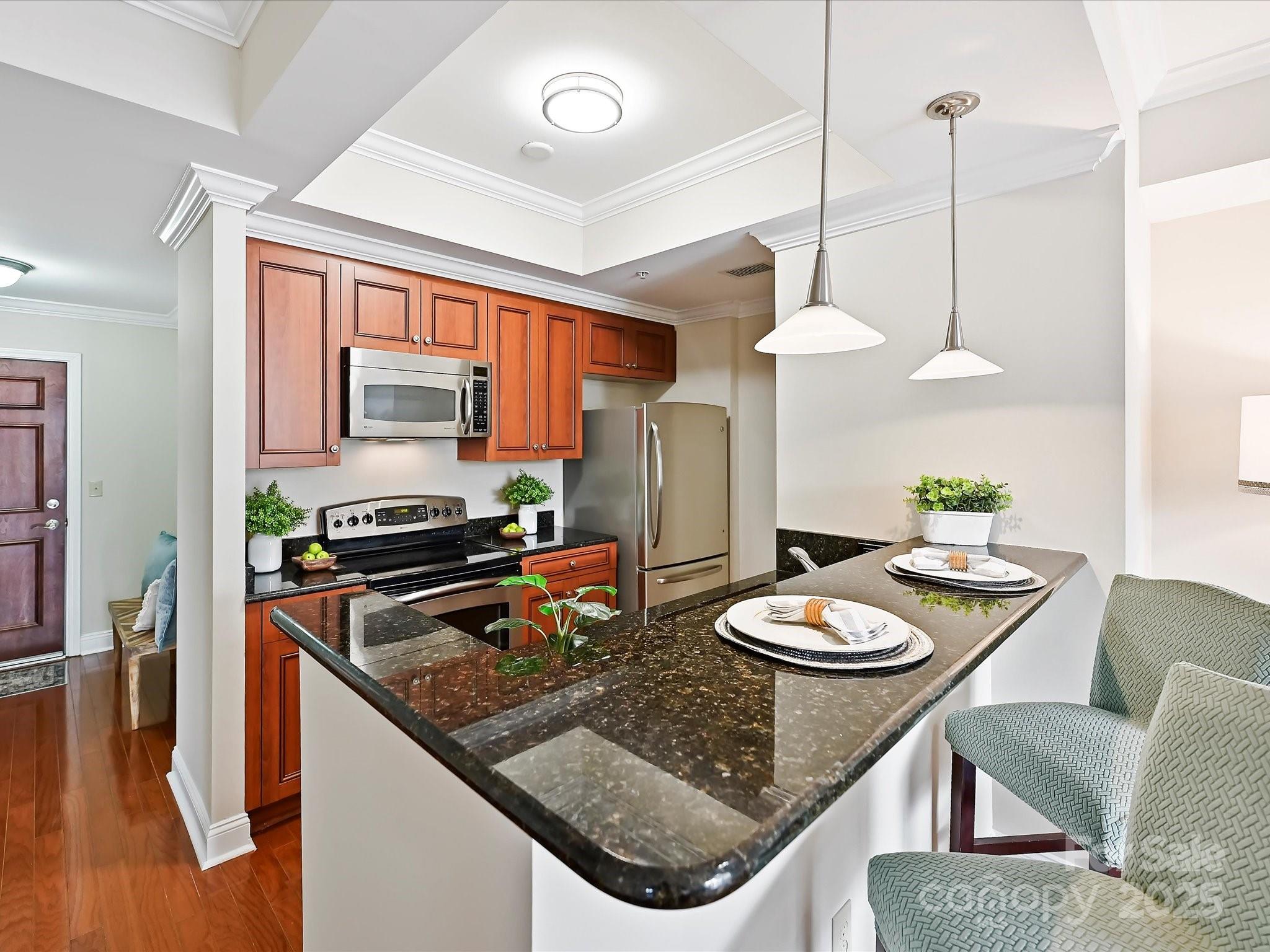 300 W 5th Street Unit: 402