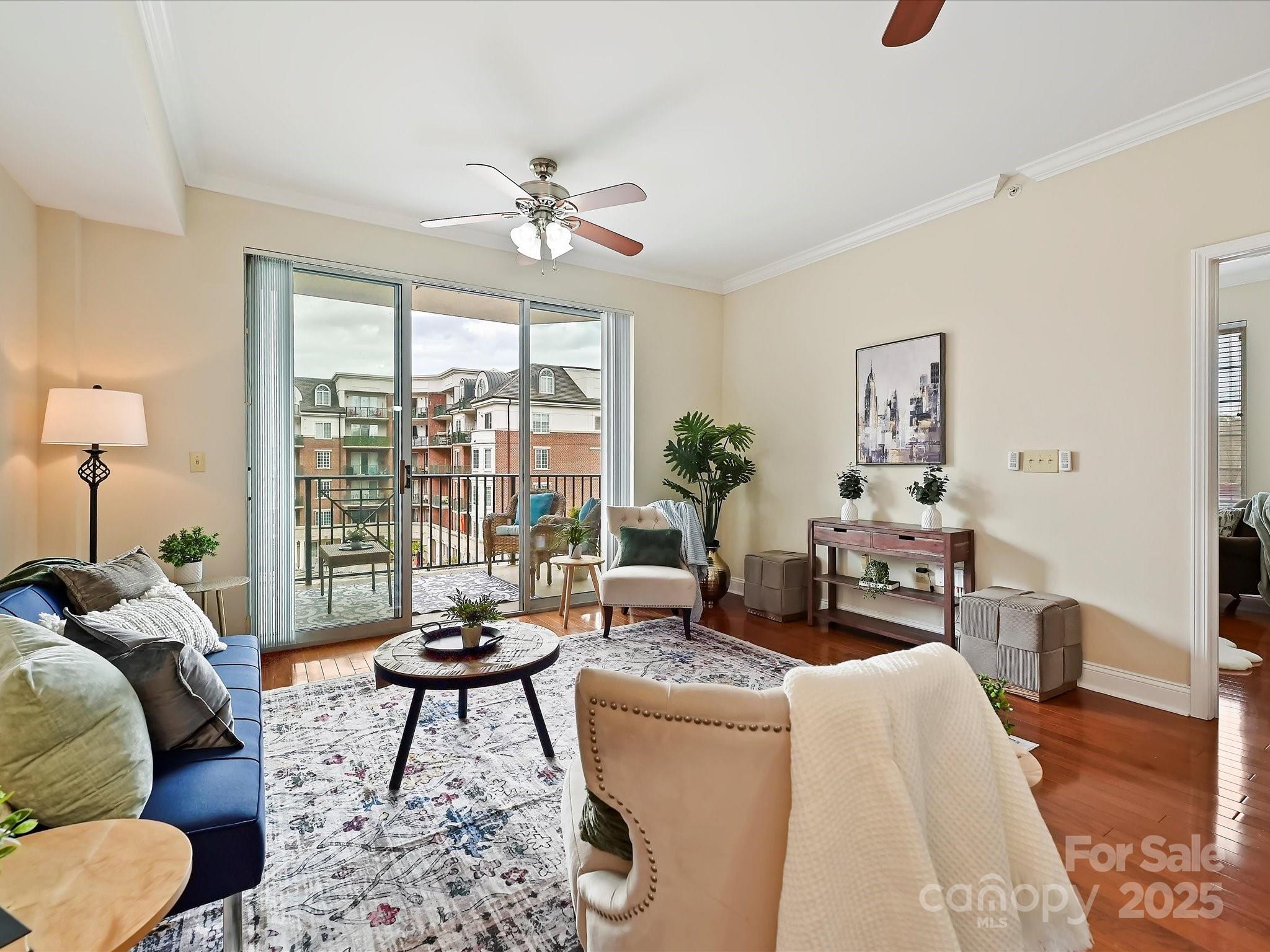 300 W 5th Street Unit: 402