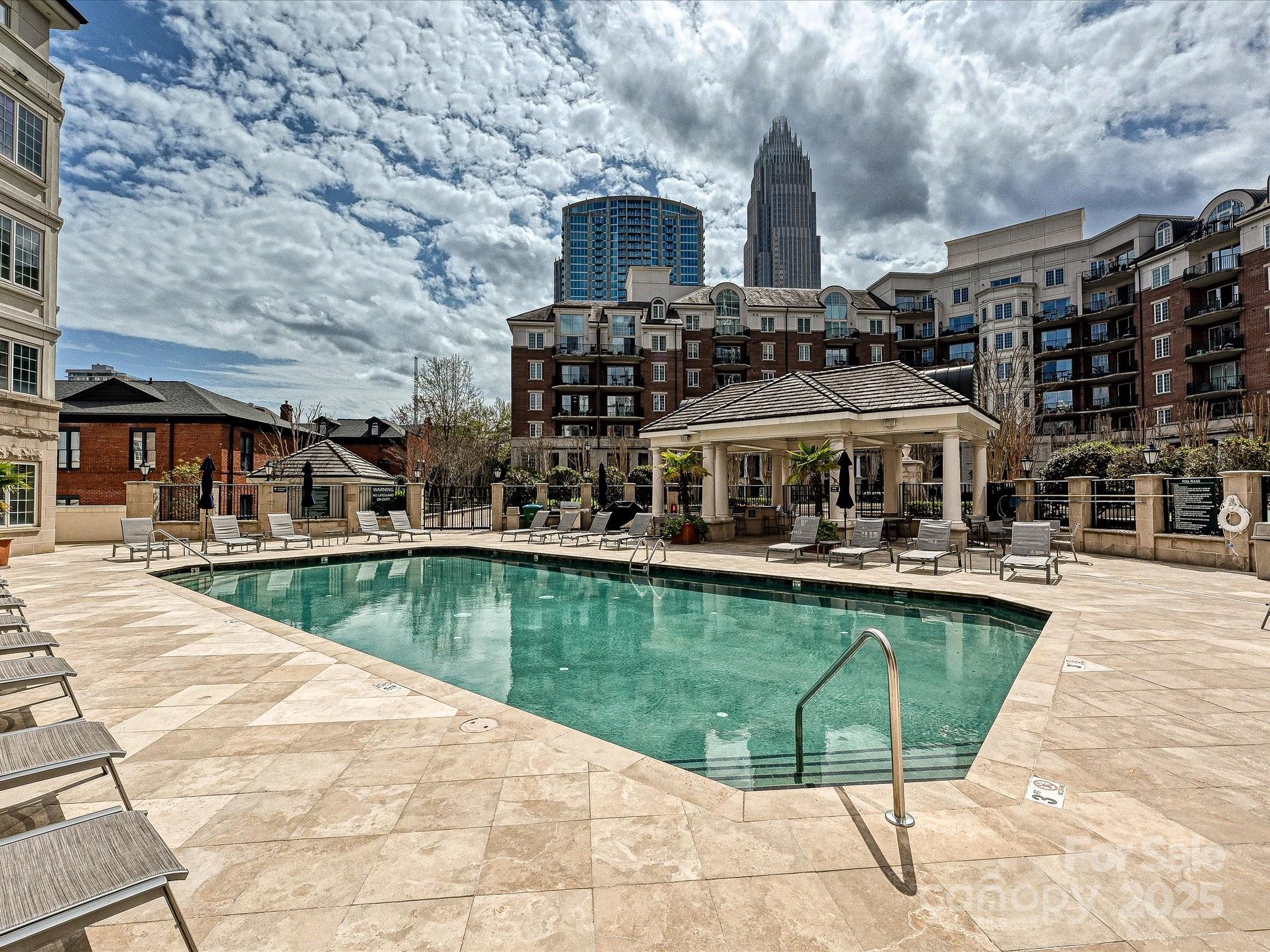 300 W 5th Street Unit: 402