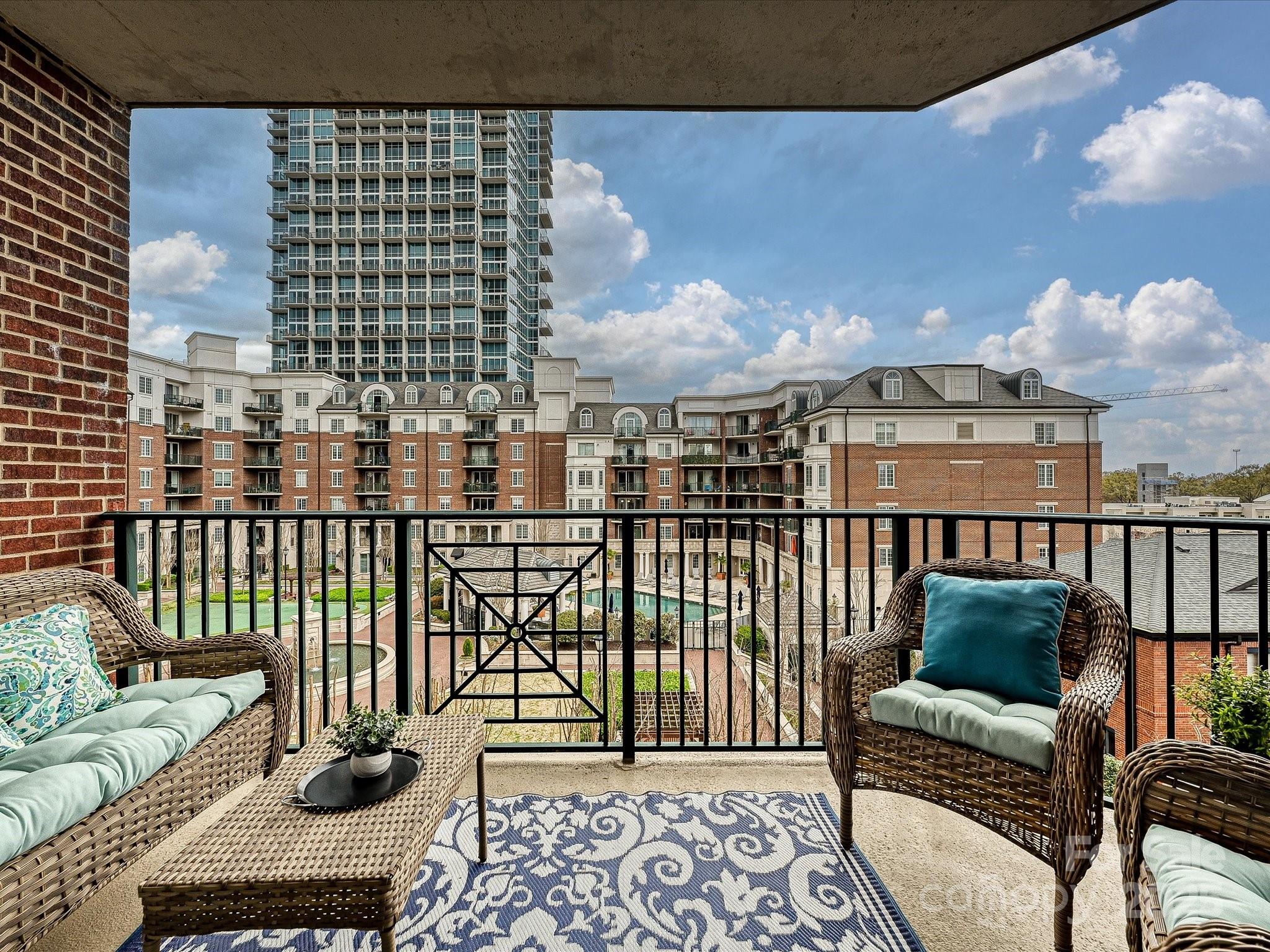 300 W 5th Street Unit: 402