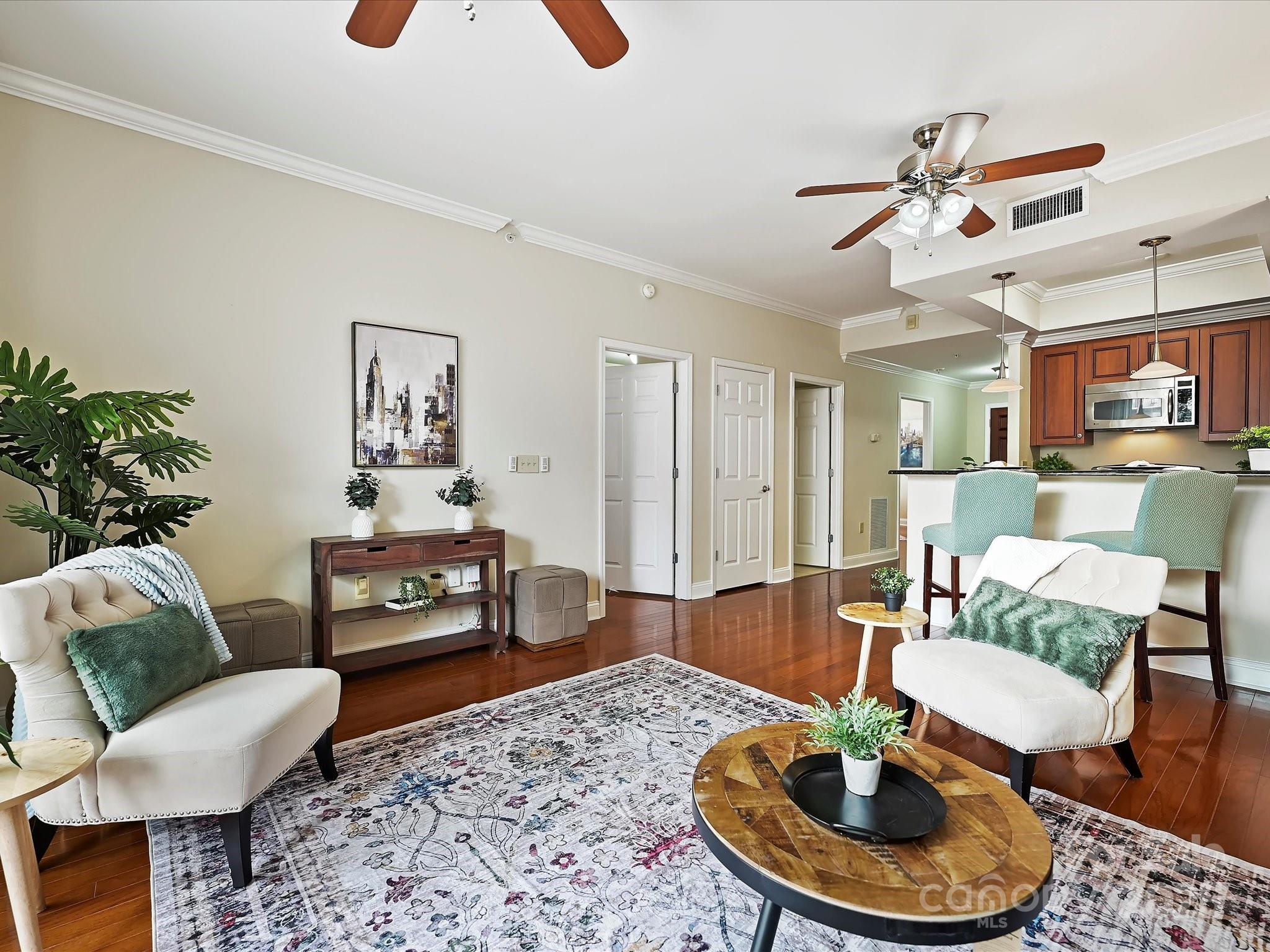 300 W 5th Street Unit: 402