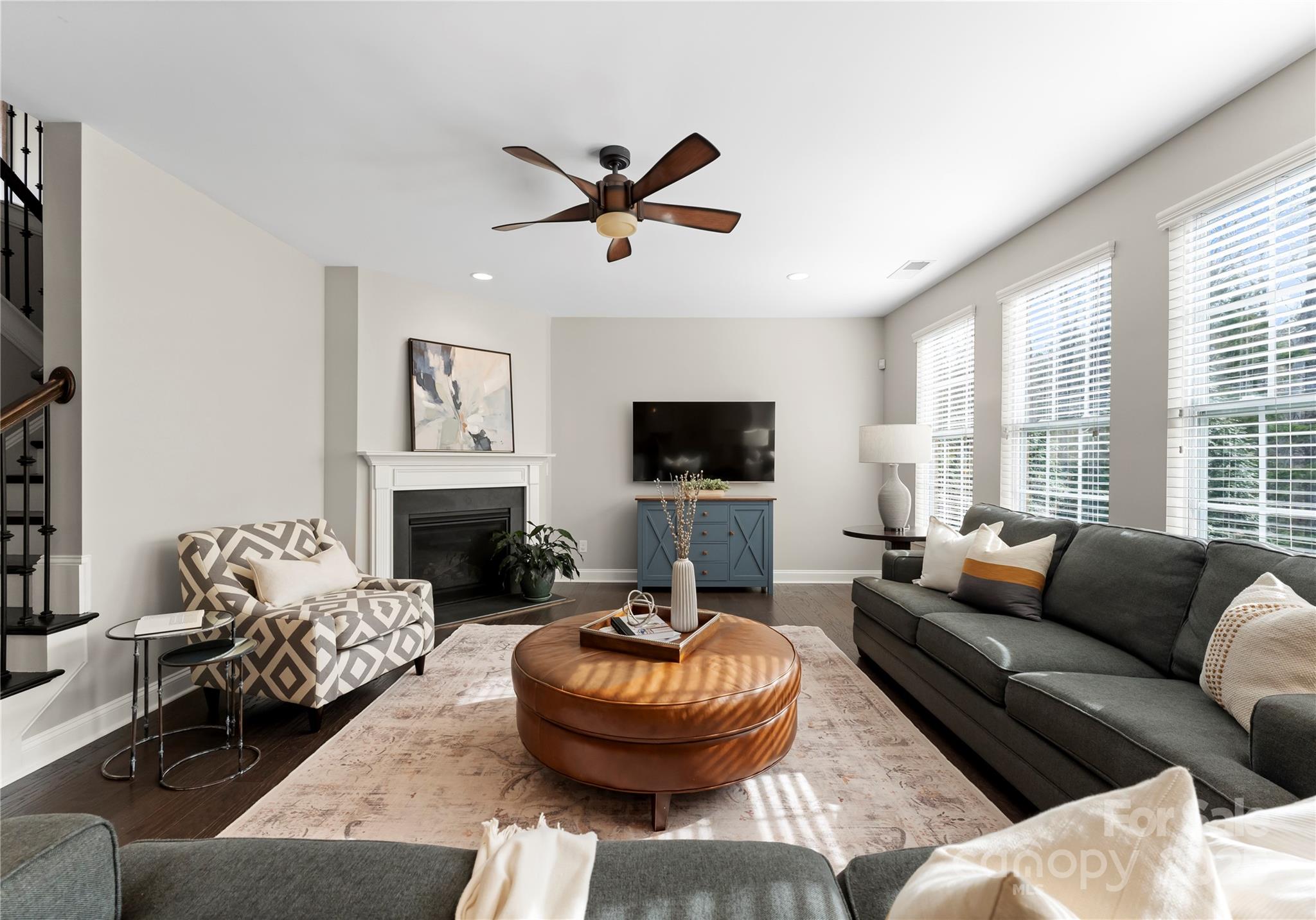 1406 Smoketree Court
