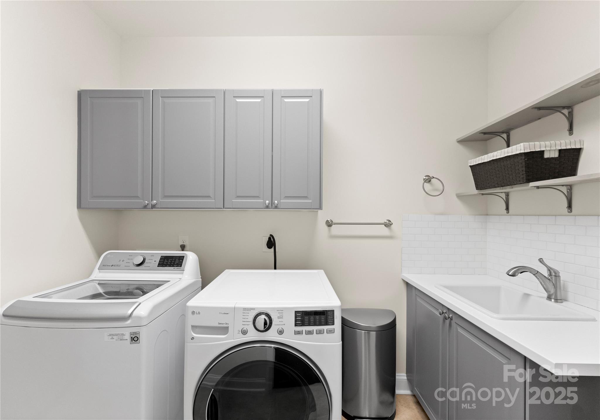 1406 Smoketree Court