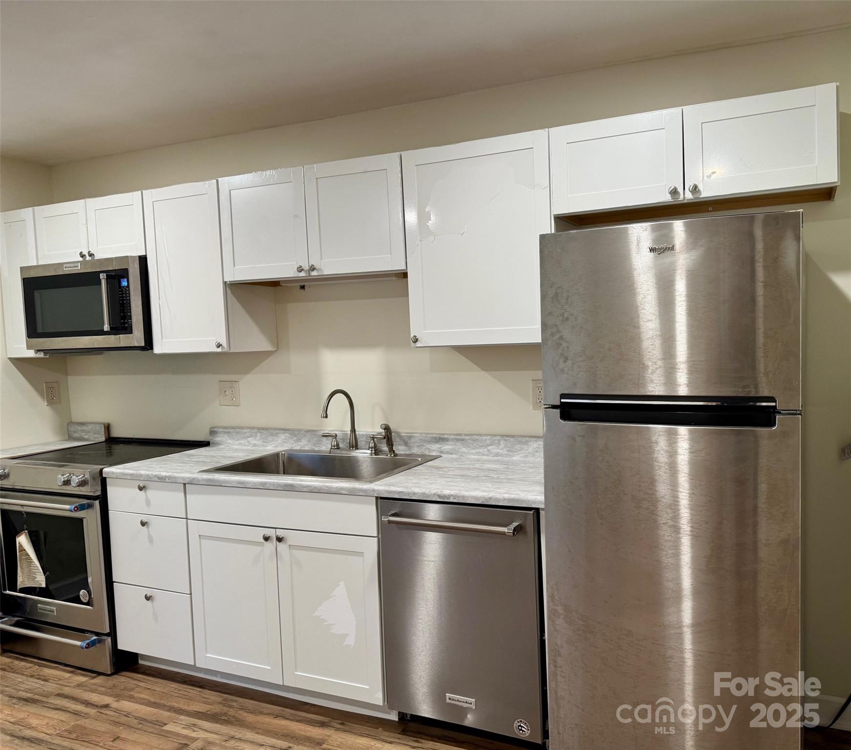 4805 Horizon Circle