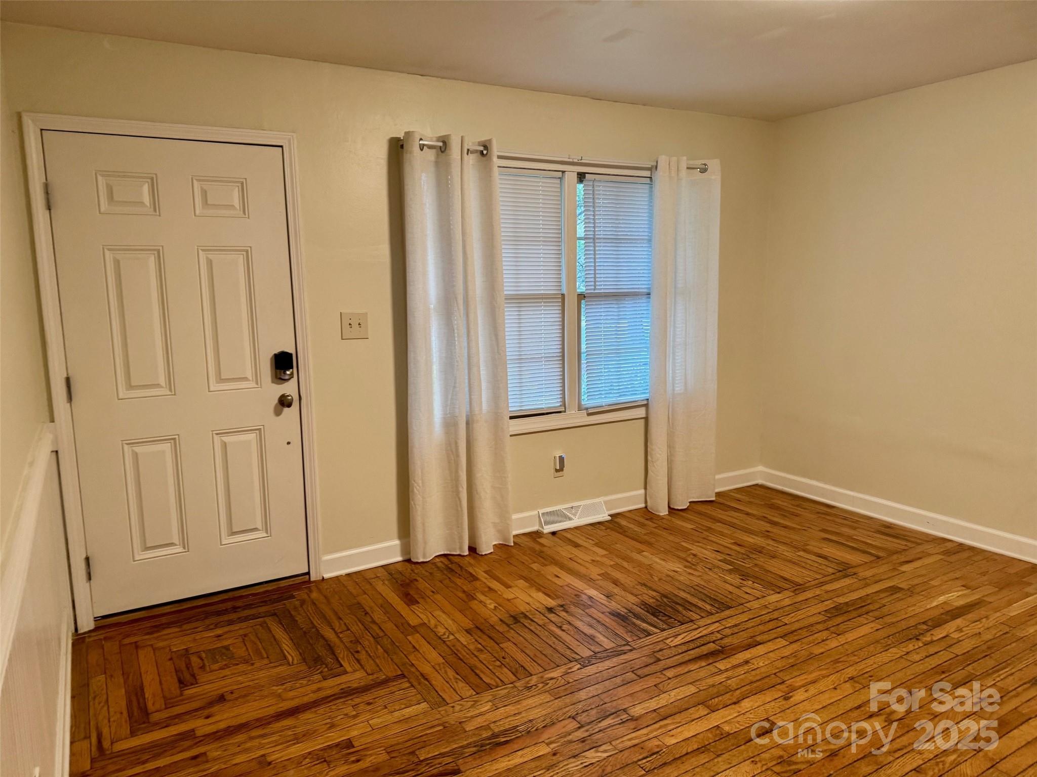 4805 Horizon Circle