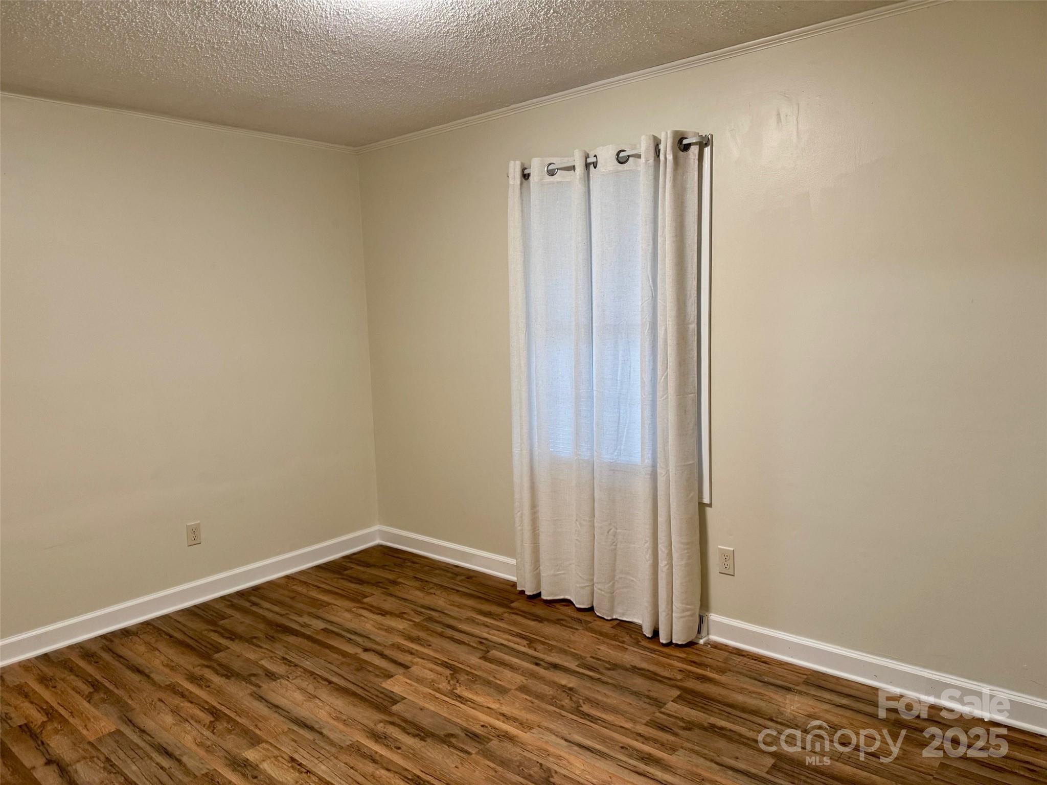 4805 Horizon Circle