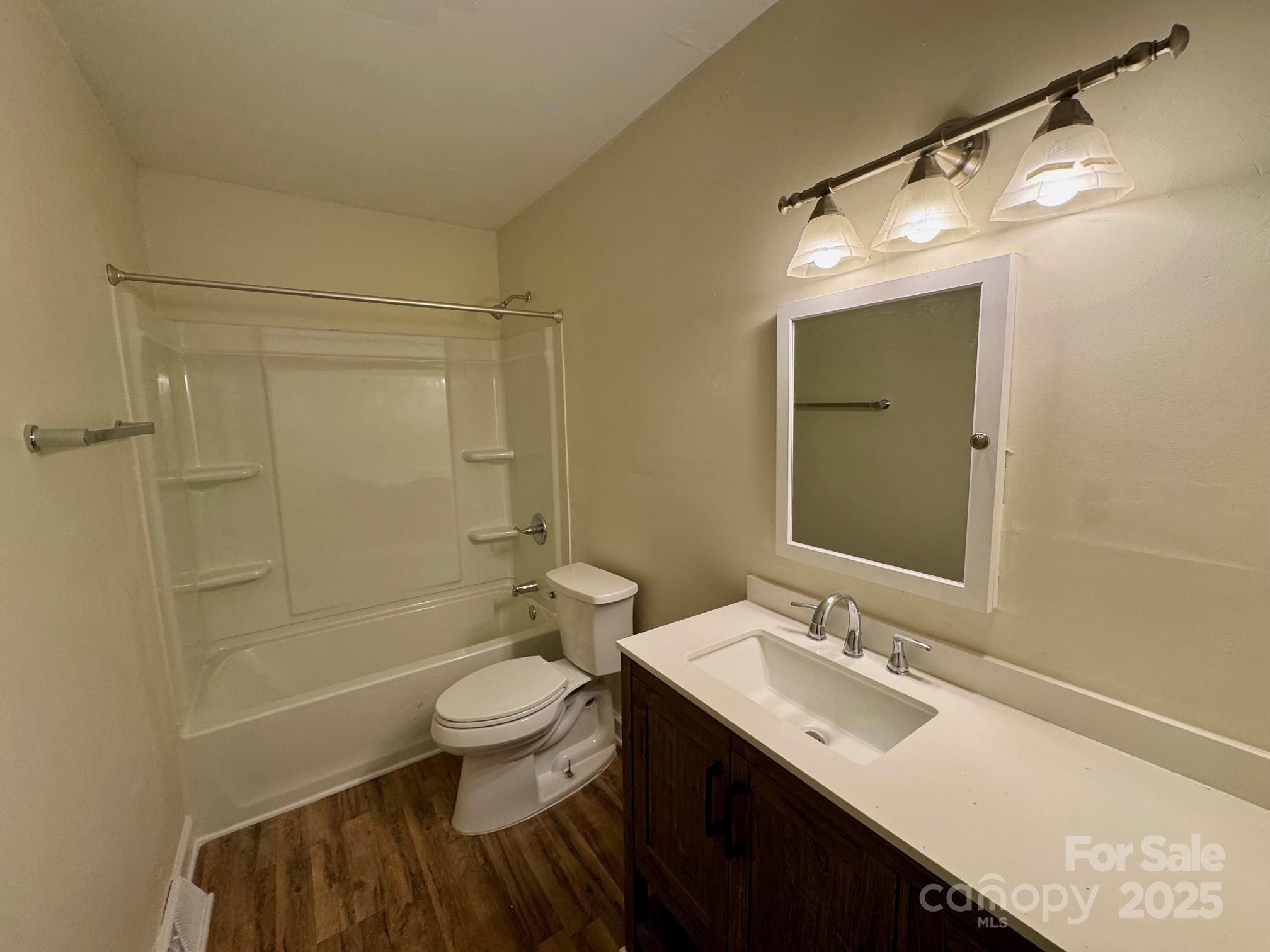 4805 Horizon Circle