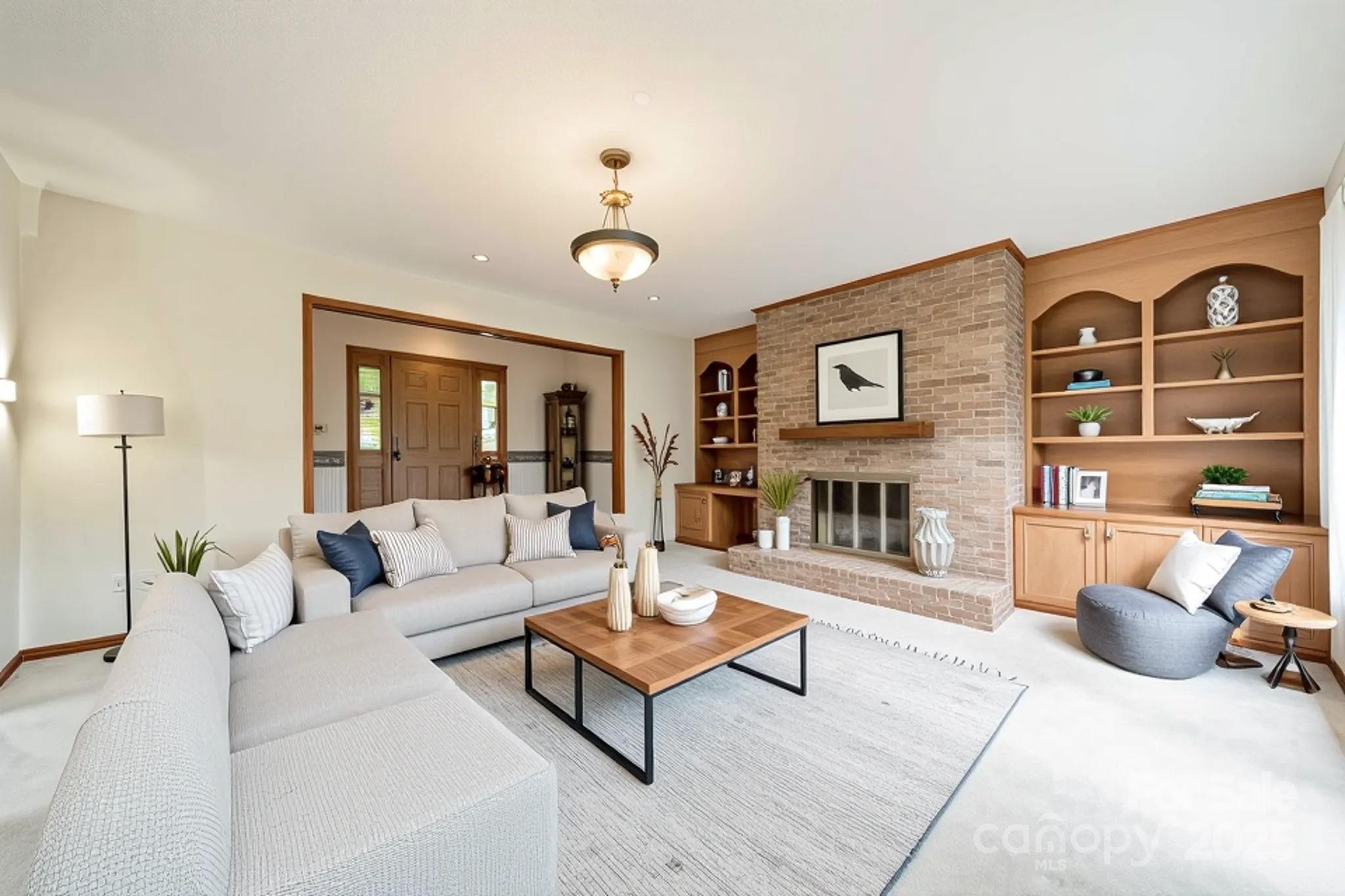 807 and 809 Sparrow Springs Road