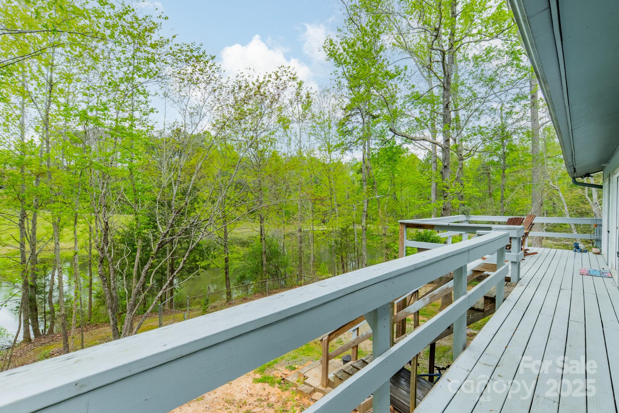 807 and 809 Sparrow Springs Road