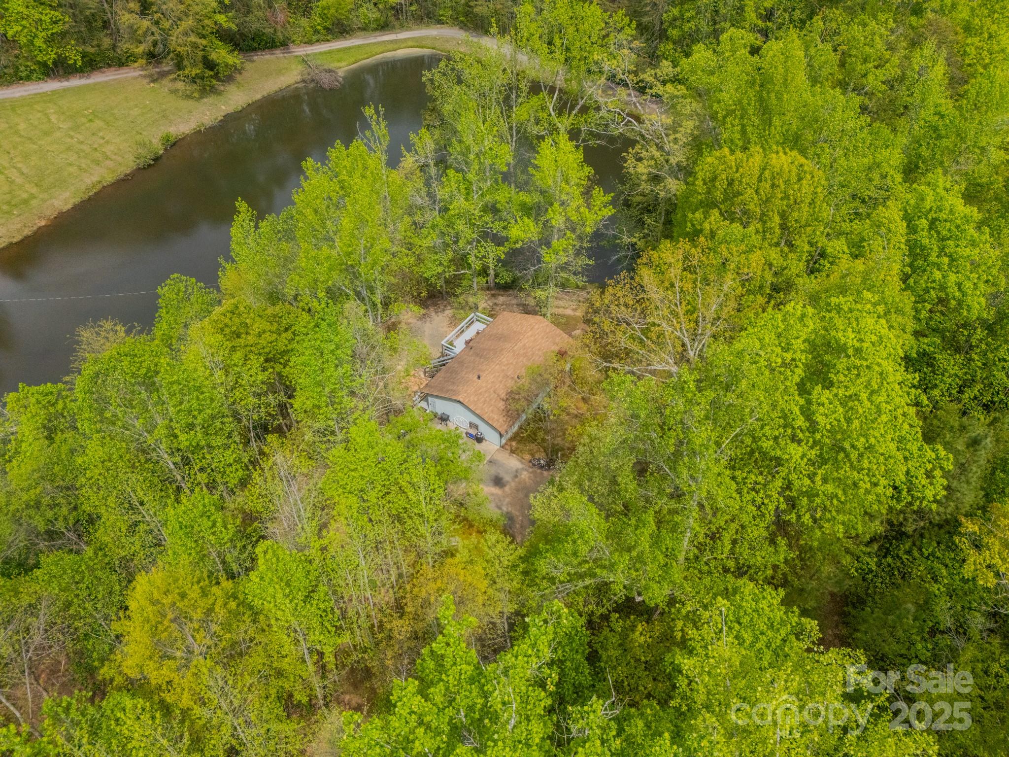 807 and 809 Sparrow Springs Road