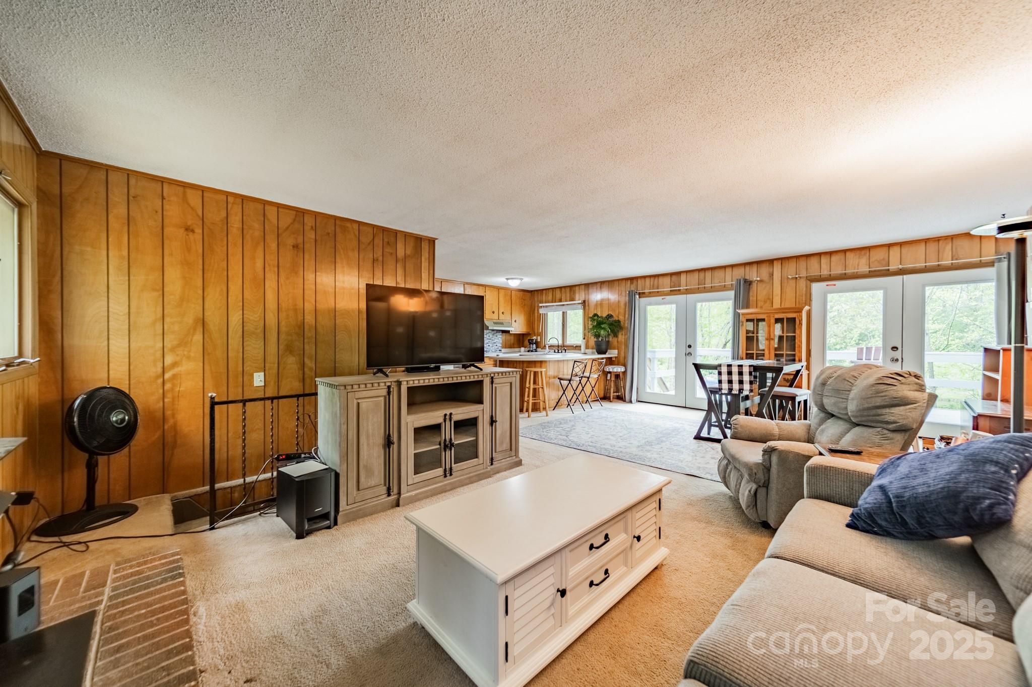 807 and 809 Sparrow Springs Road