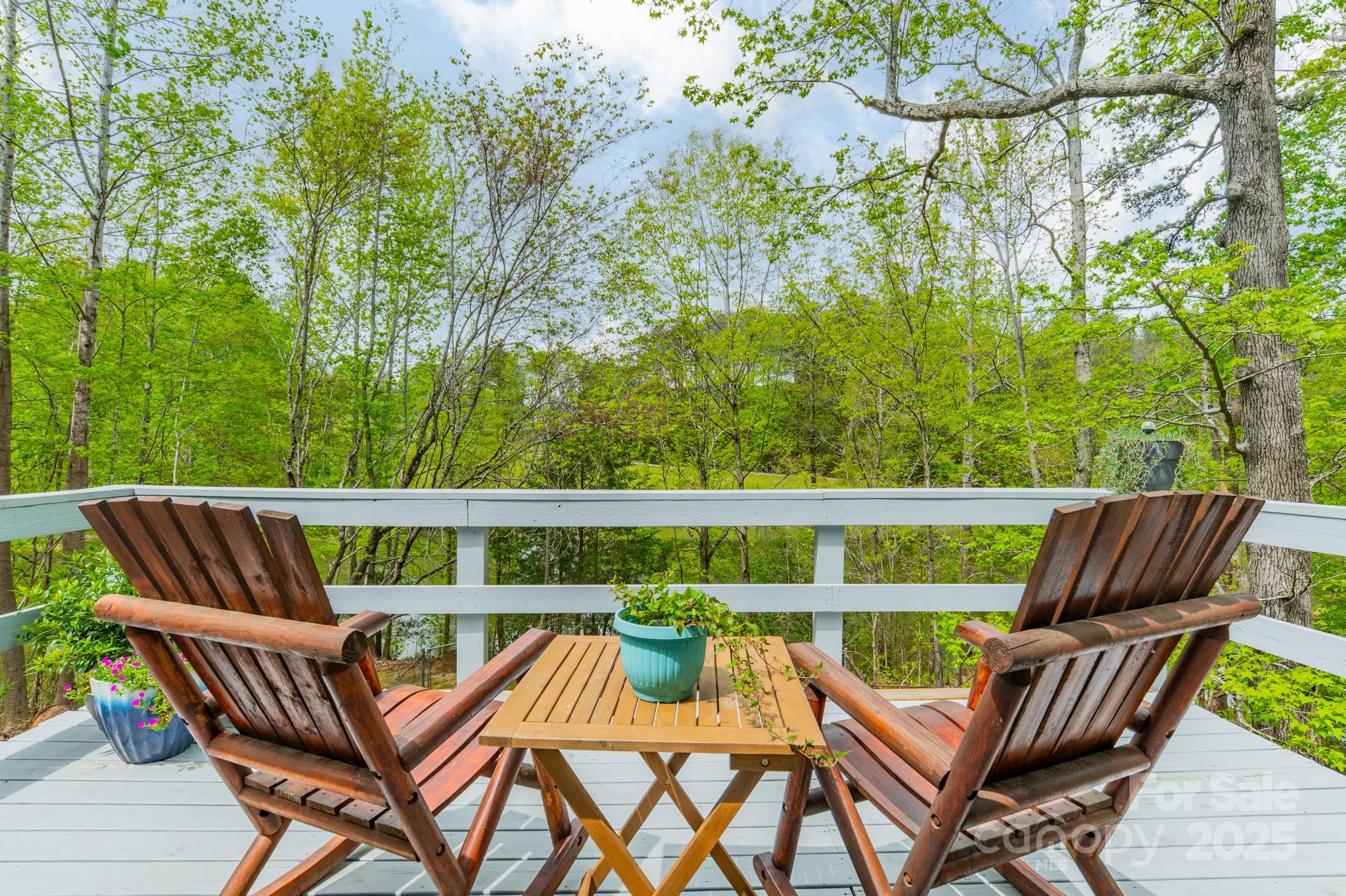807 and 809 Sparrow Springs Road