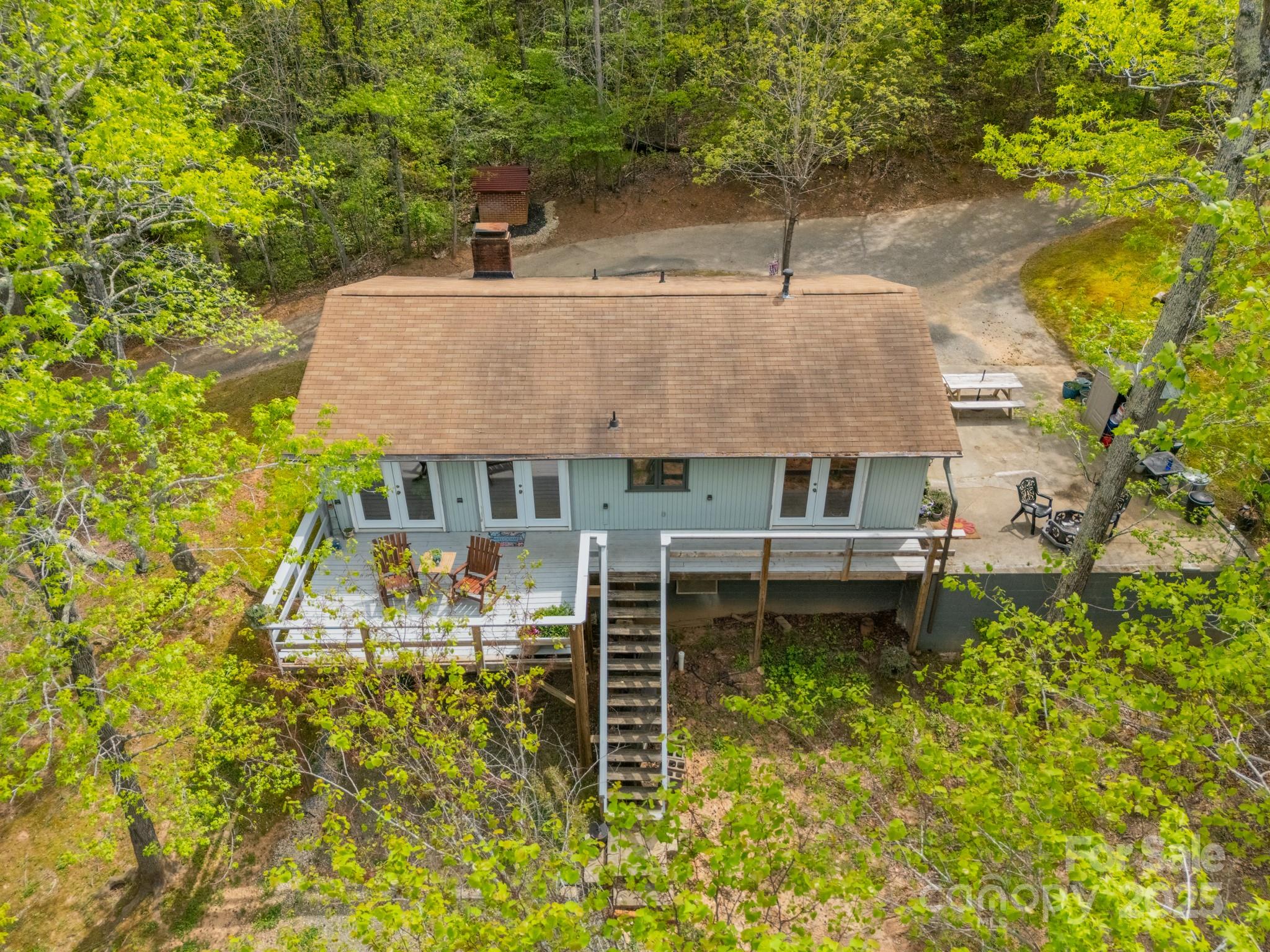 807 and 809 Sparrow Springs Road