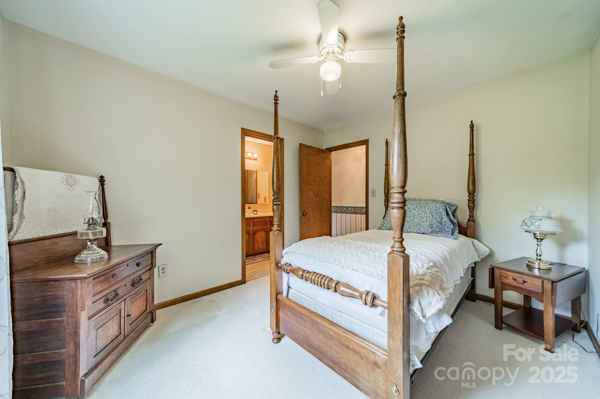 807 and 809 Sparrow Springs Road