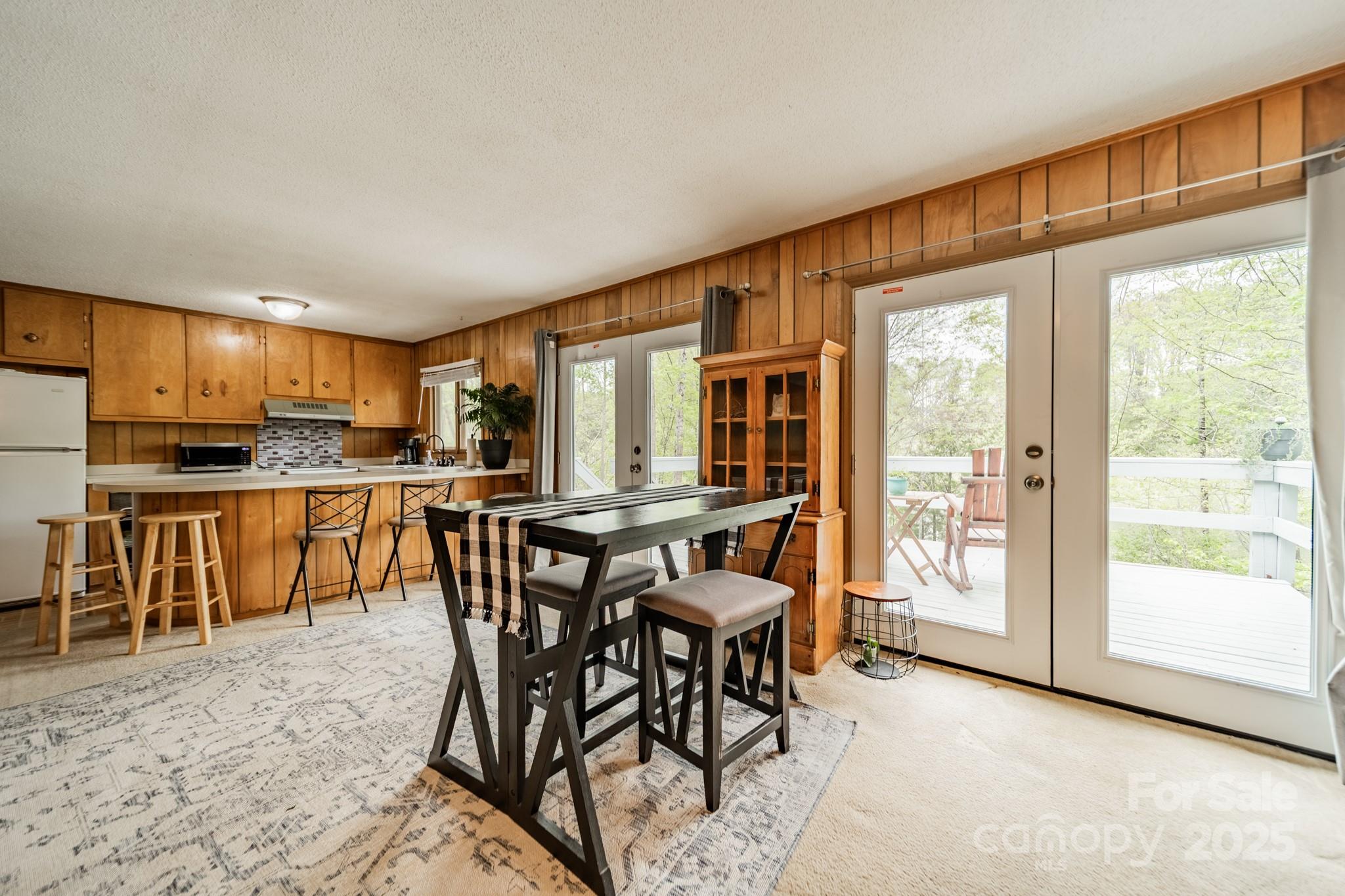 807 and 809 Sparrow Springs Road