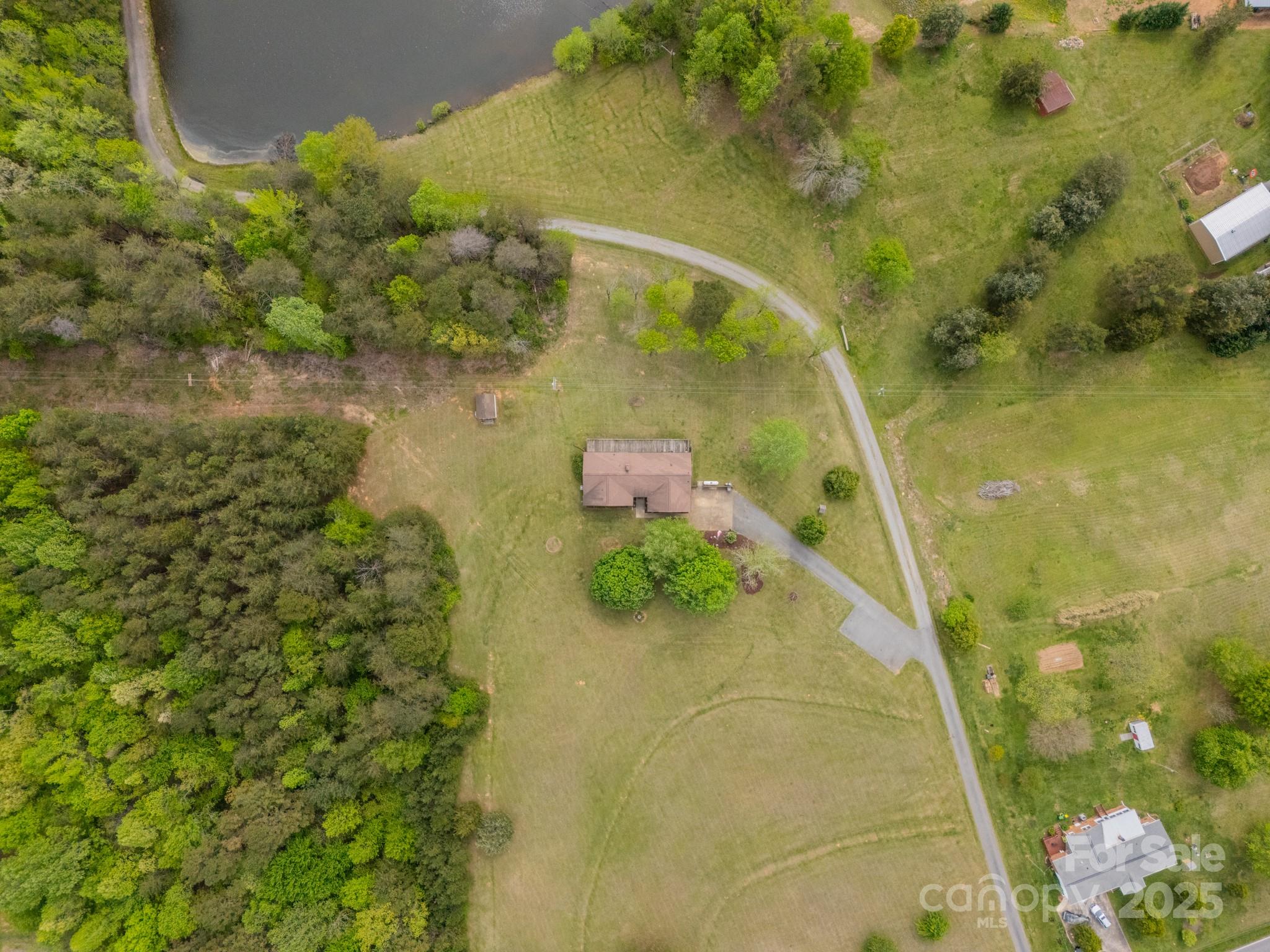 807 and 809 Sparrow Springs Road