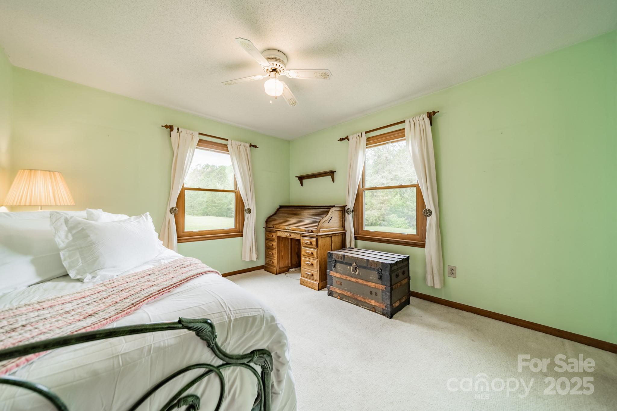 807 and 809 Sparrow Springs Road