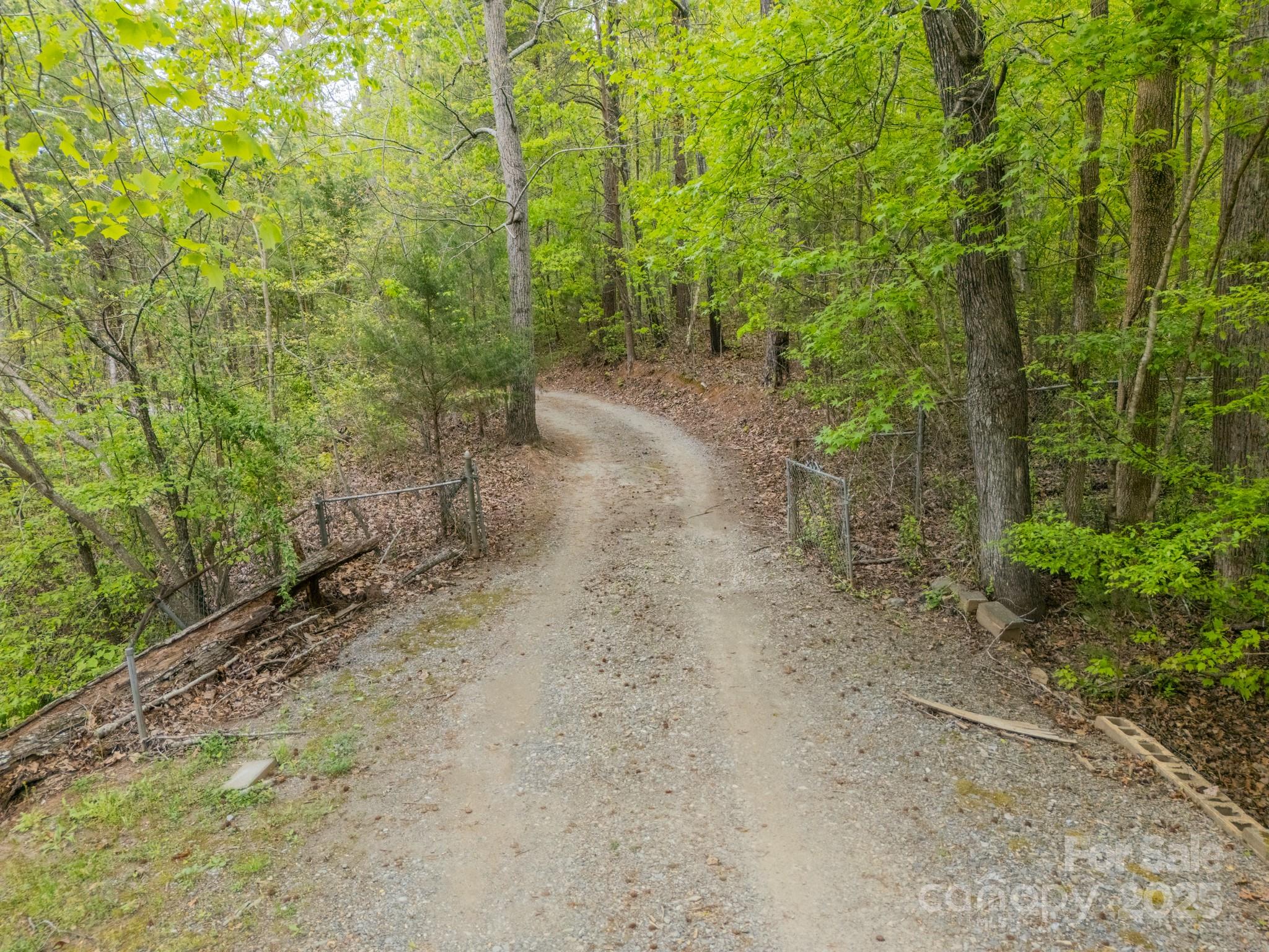 807 and 809 Sparrow Springs Road