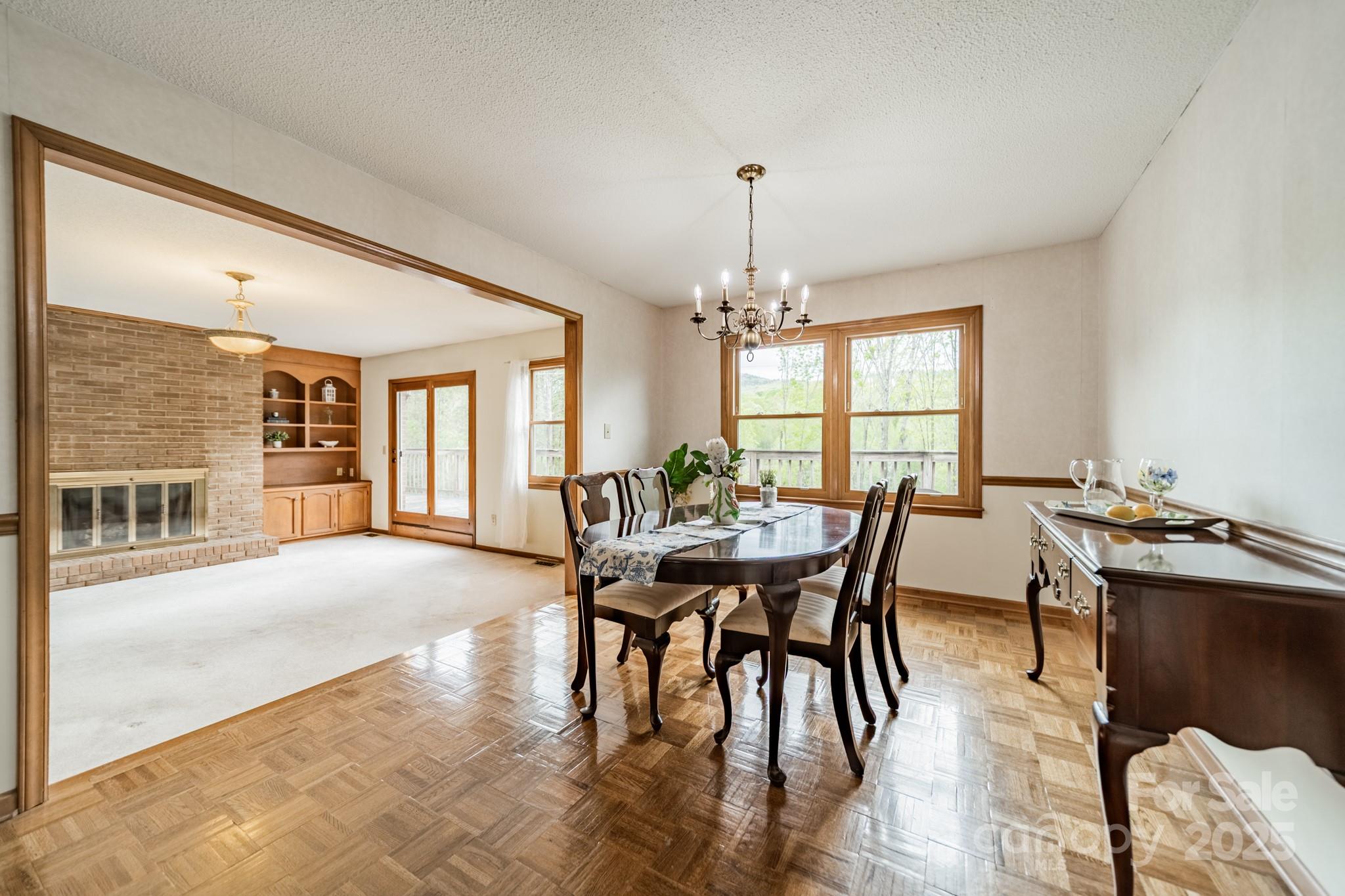807 and 809 Sparrow Springs Road