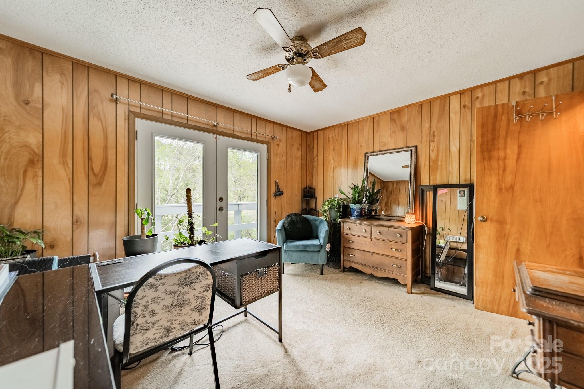 807 and 809 Sparrow Springs Road
