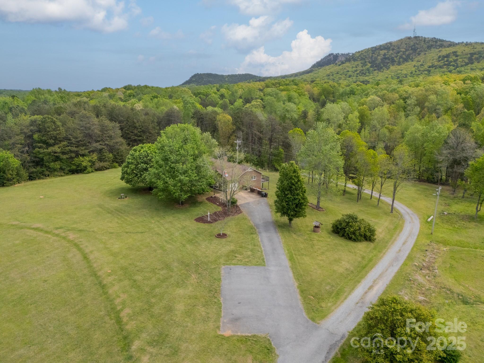 807 and 809 Sparrow Springs Road