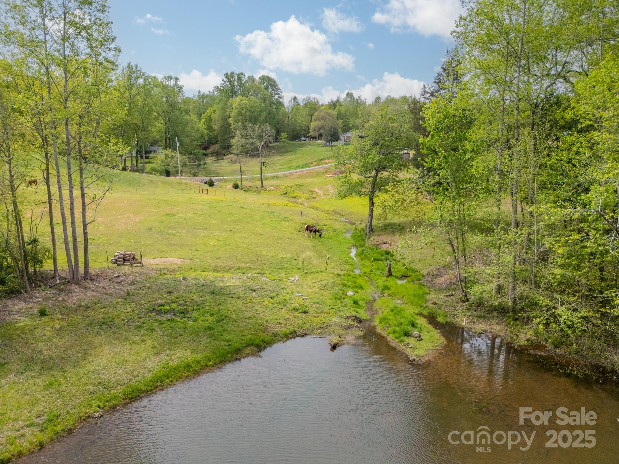 807 and 809 Sparrow Springs Road