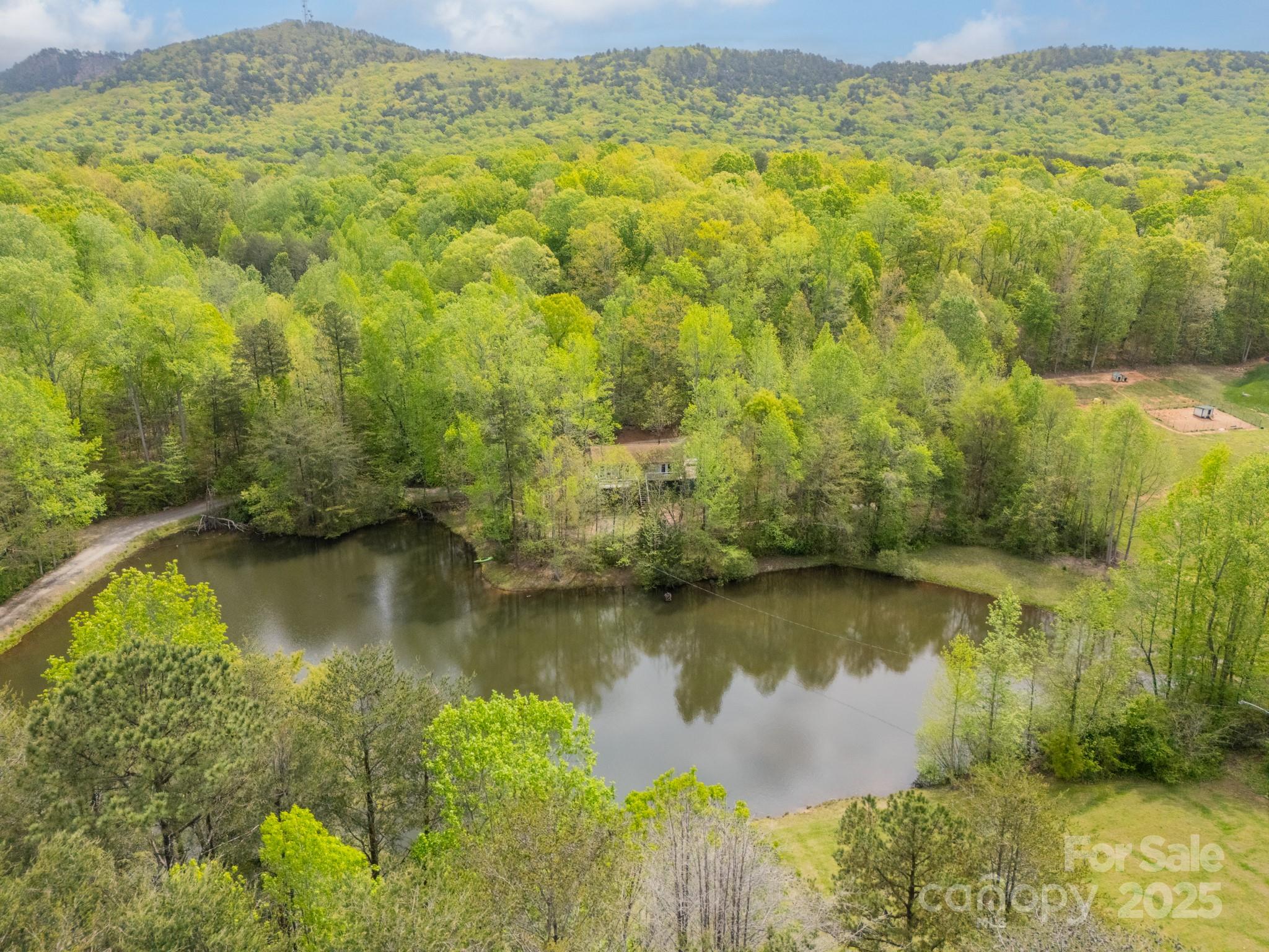 807 and 809 Sparrow Springs Road