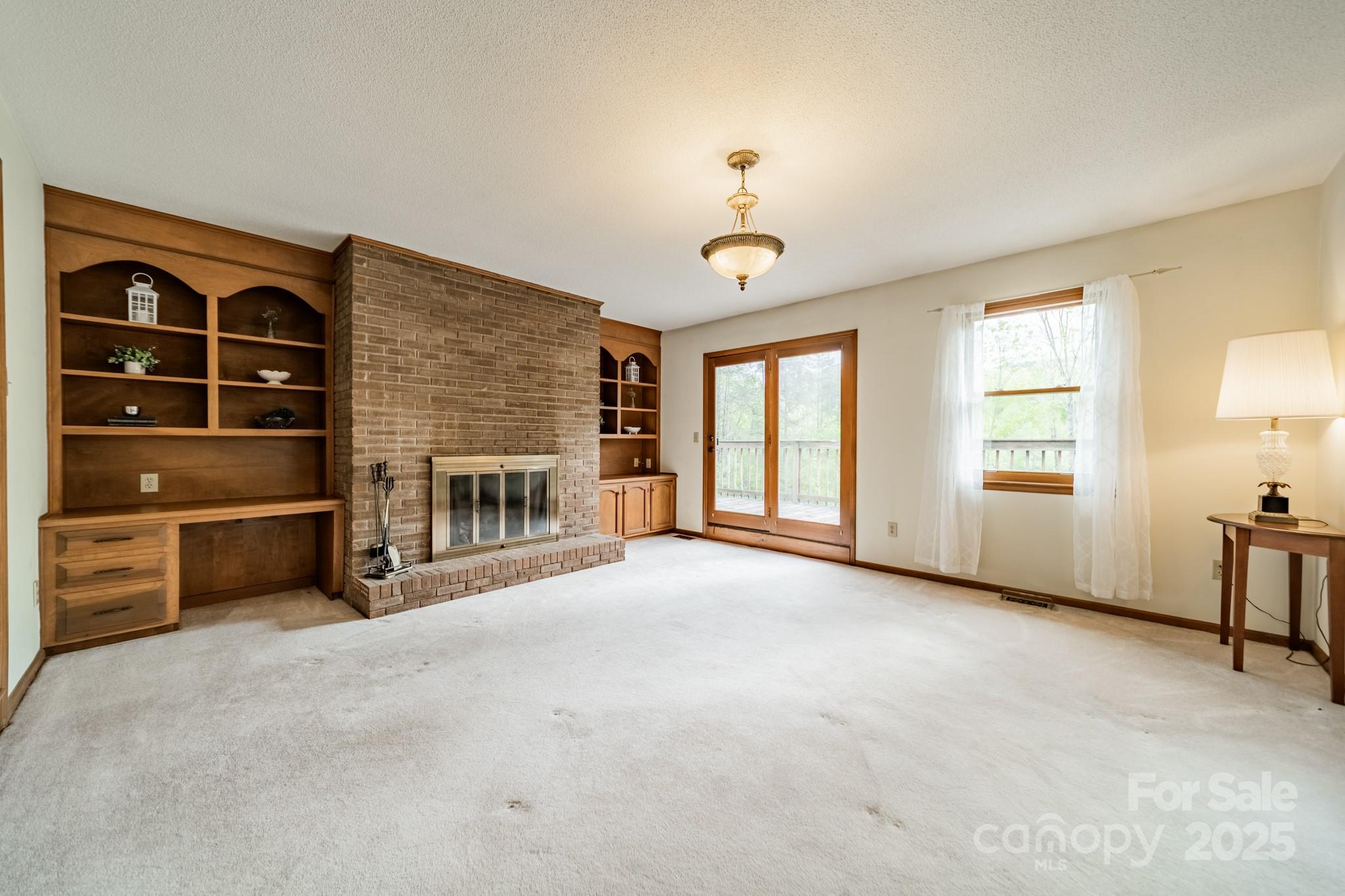 807 and 809 Sparrow Springs Road