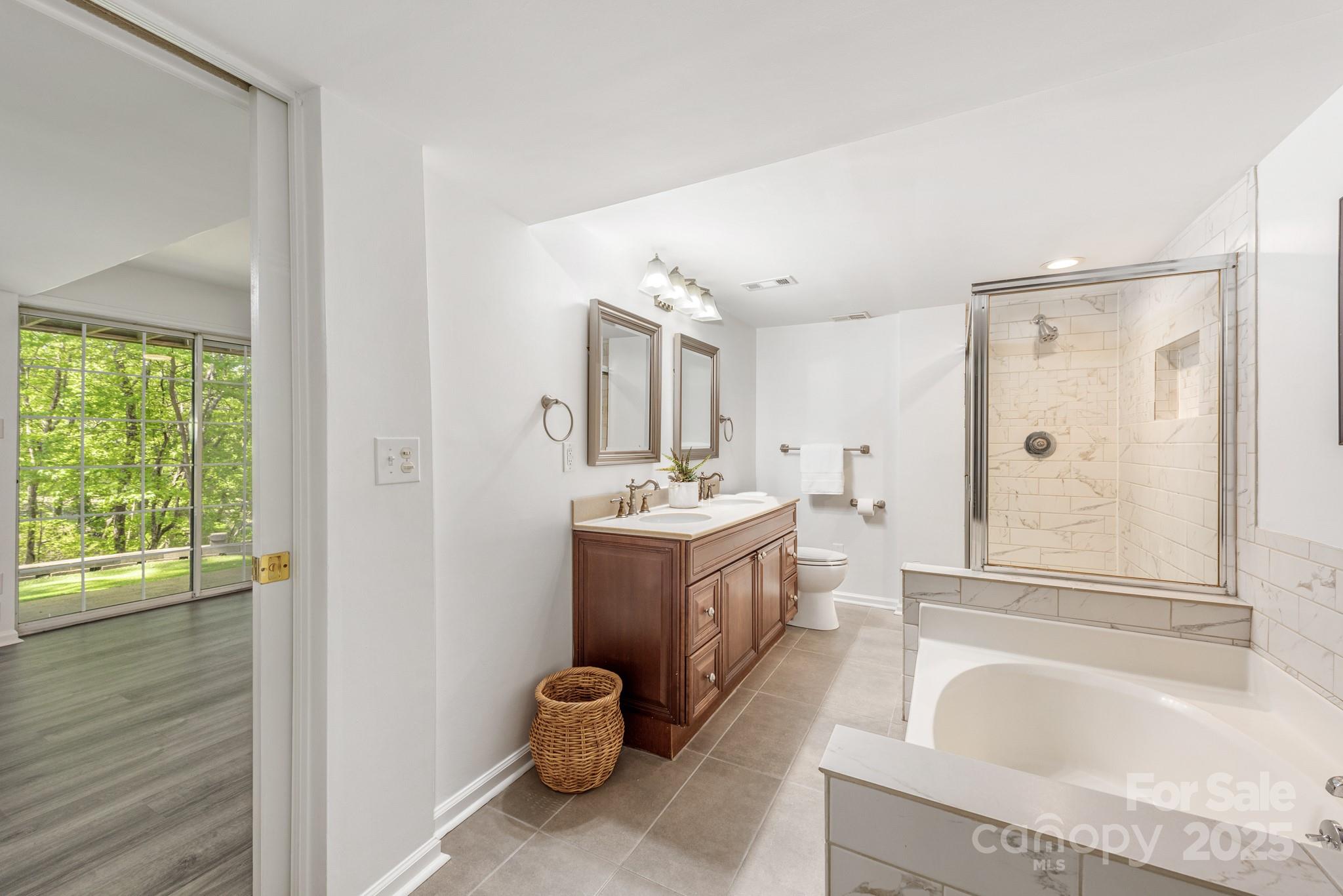 9012 Saint Thomas Lane