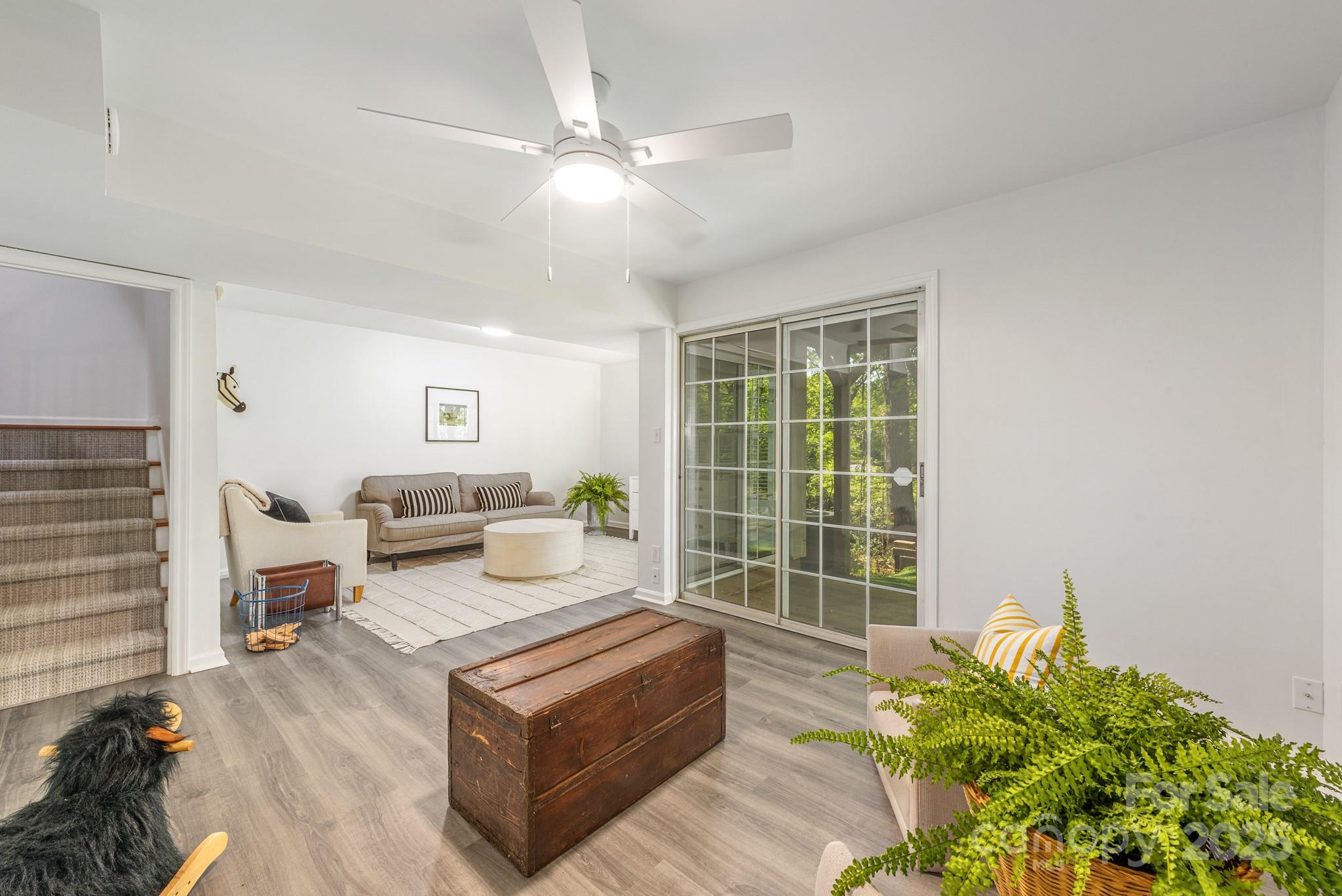 9012 Saint Thomas Lane