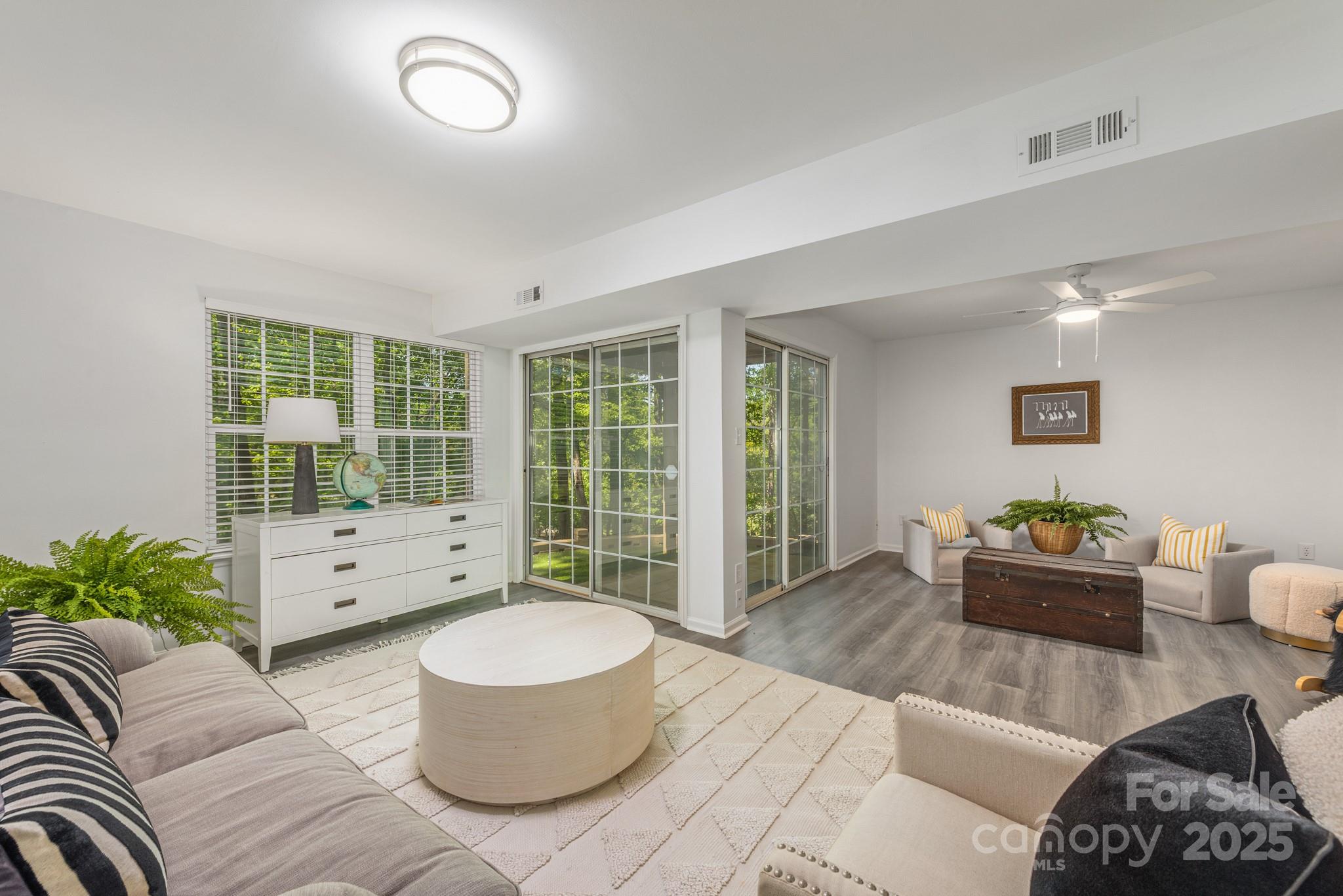 9012 Saint Thomas Lane