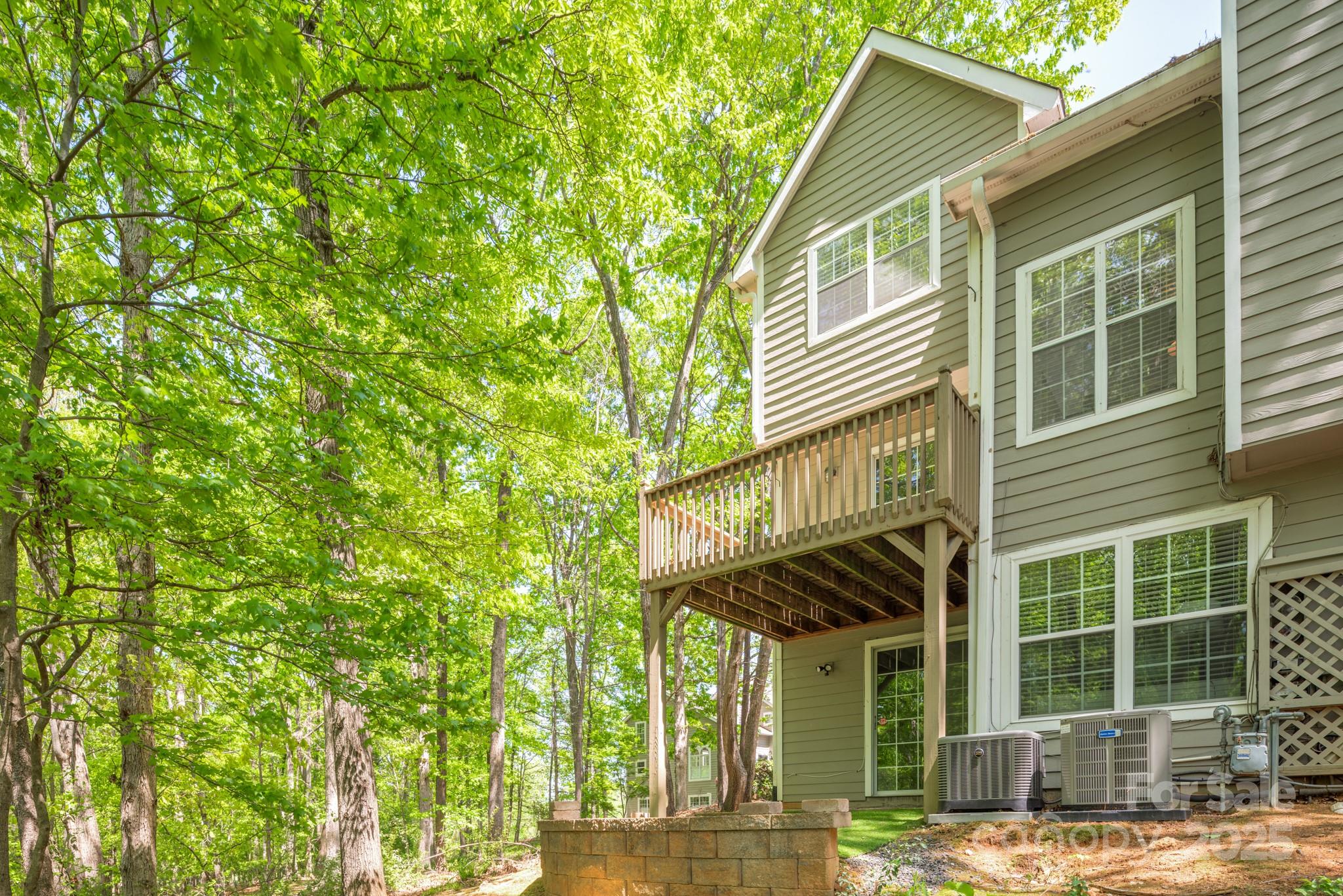 9012 Saint Thomas Lane