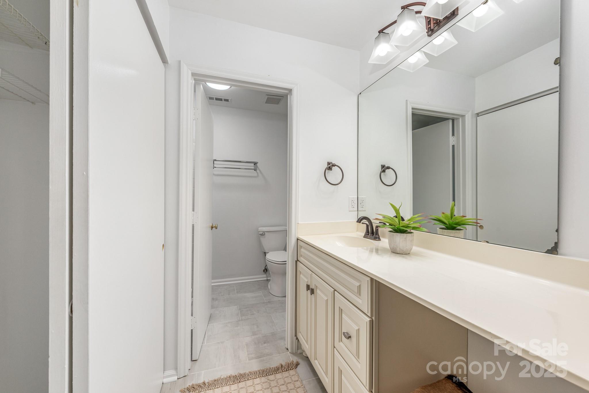 9012 Saint Thomas Lane
