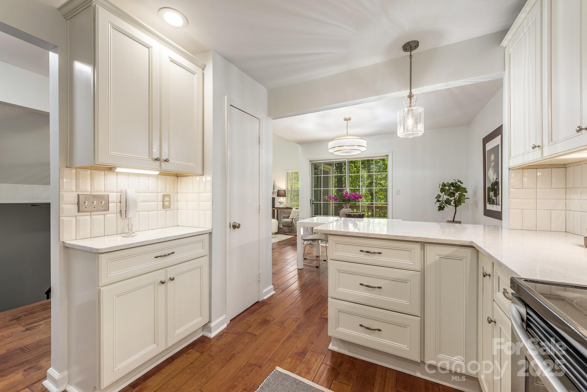 9012 Saint Thomas Lane