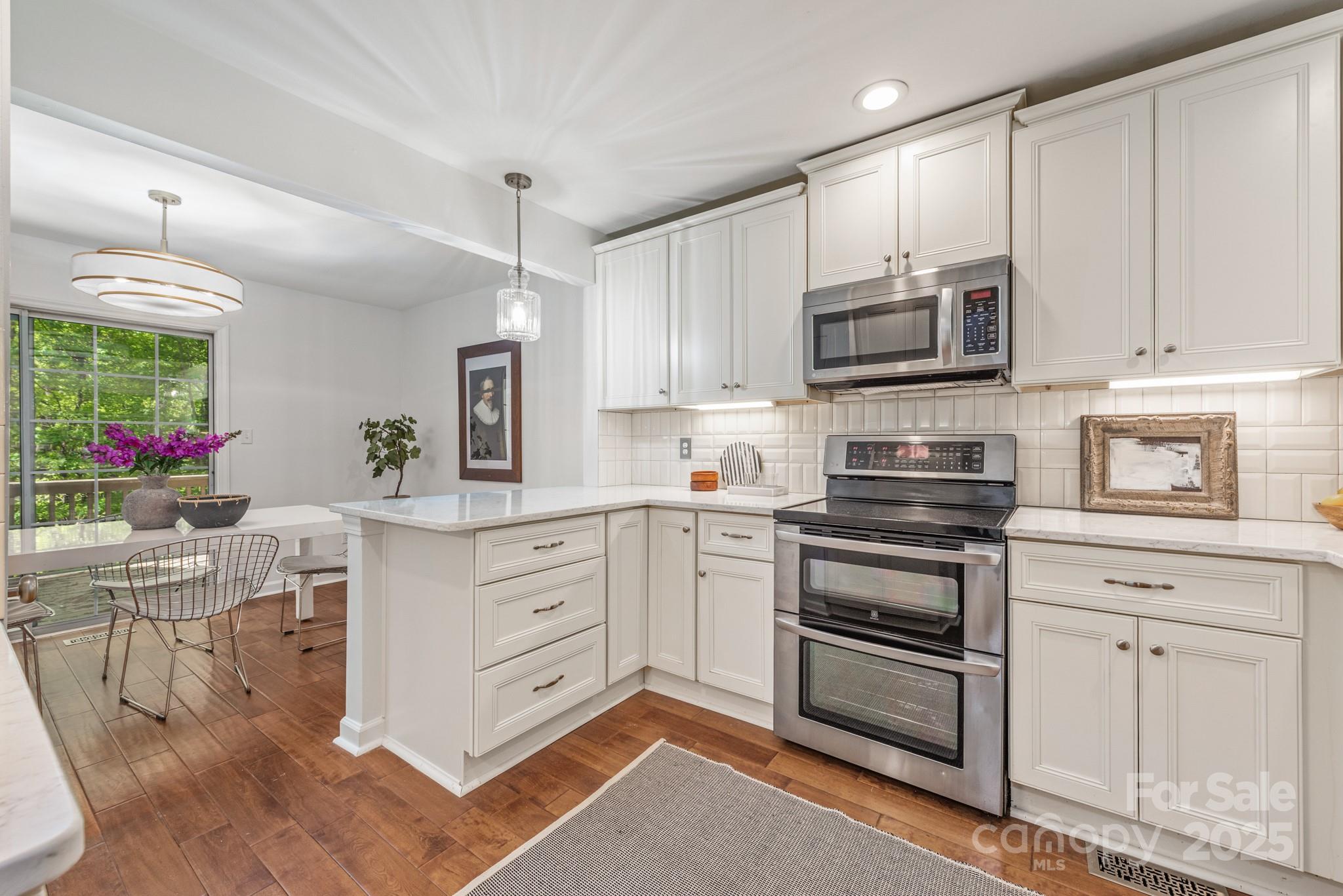 9012 Saint Thomas Lane