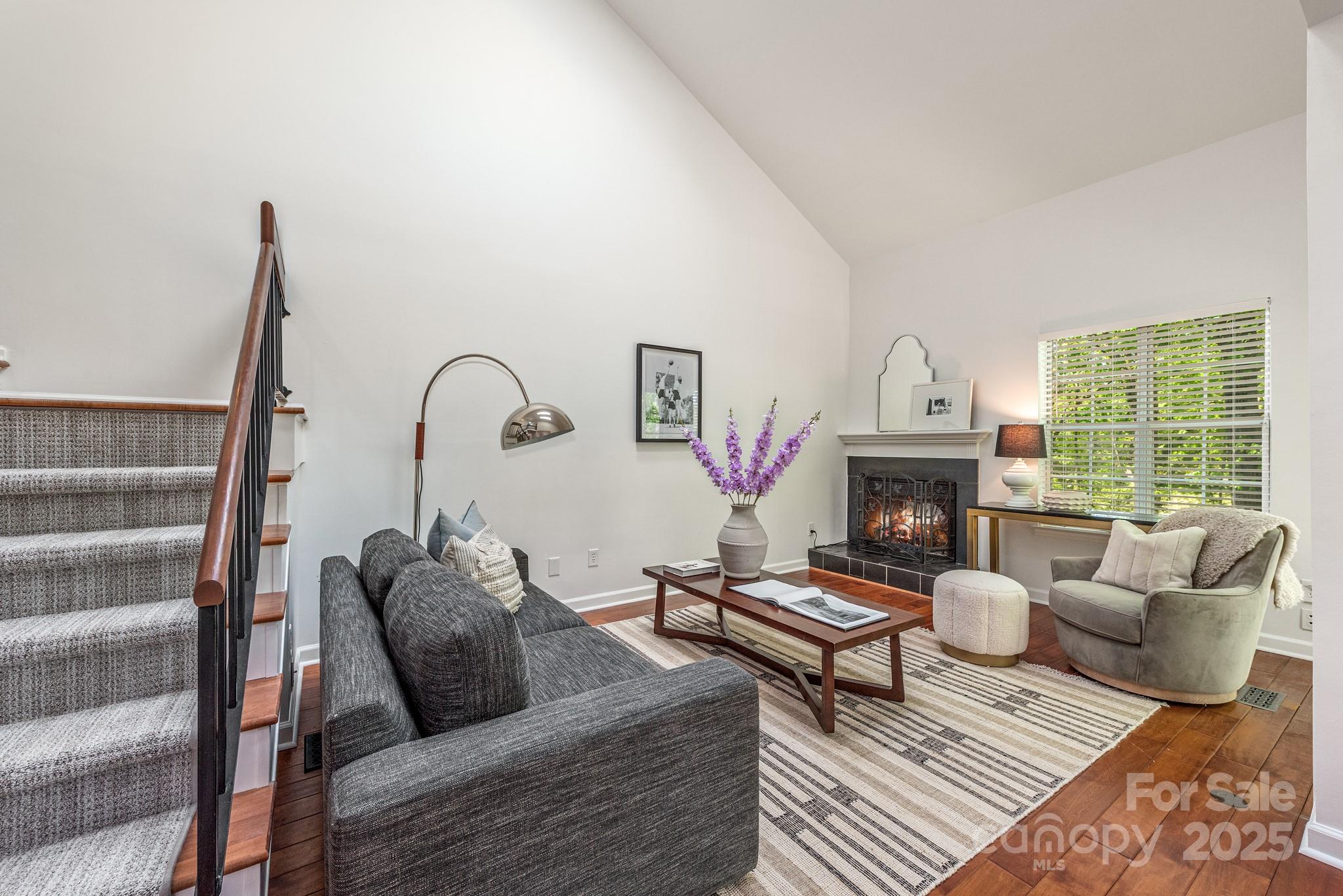 9012 Saint Thomas Lane