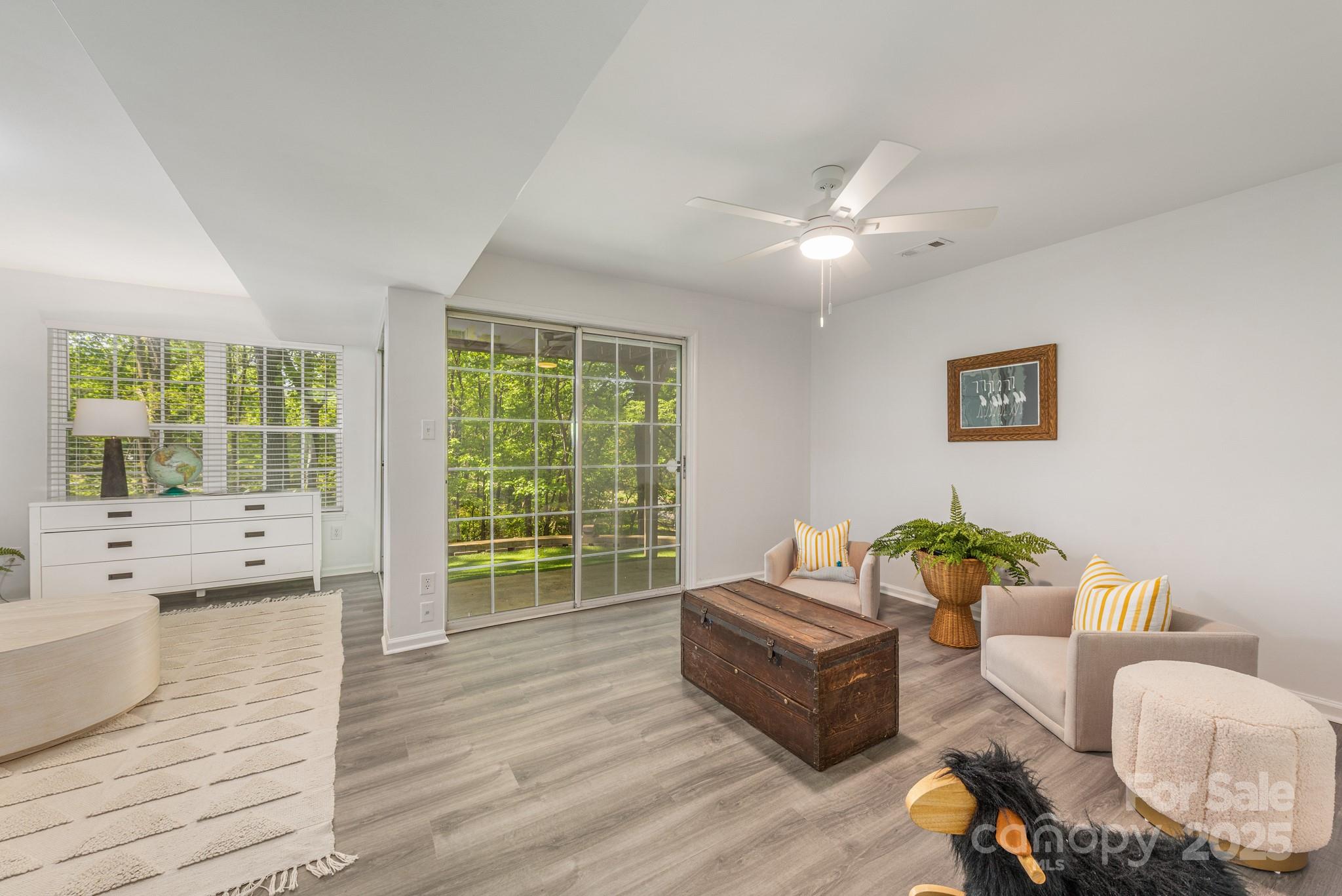 9012 Saint Thomas Lane