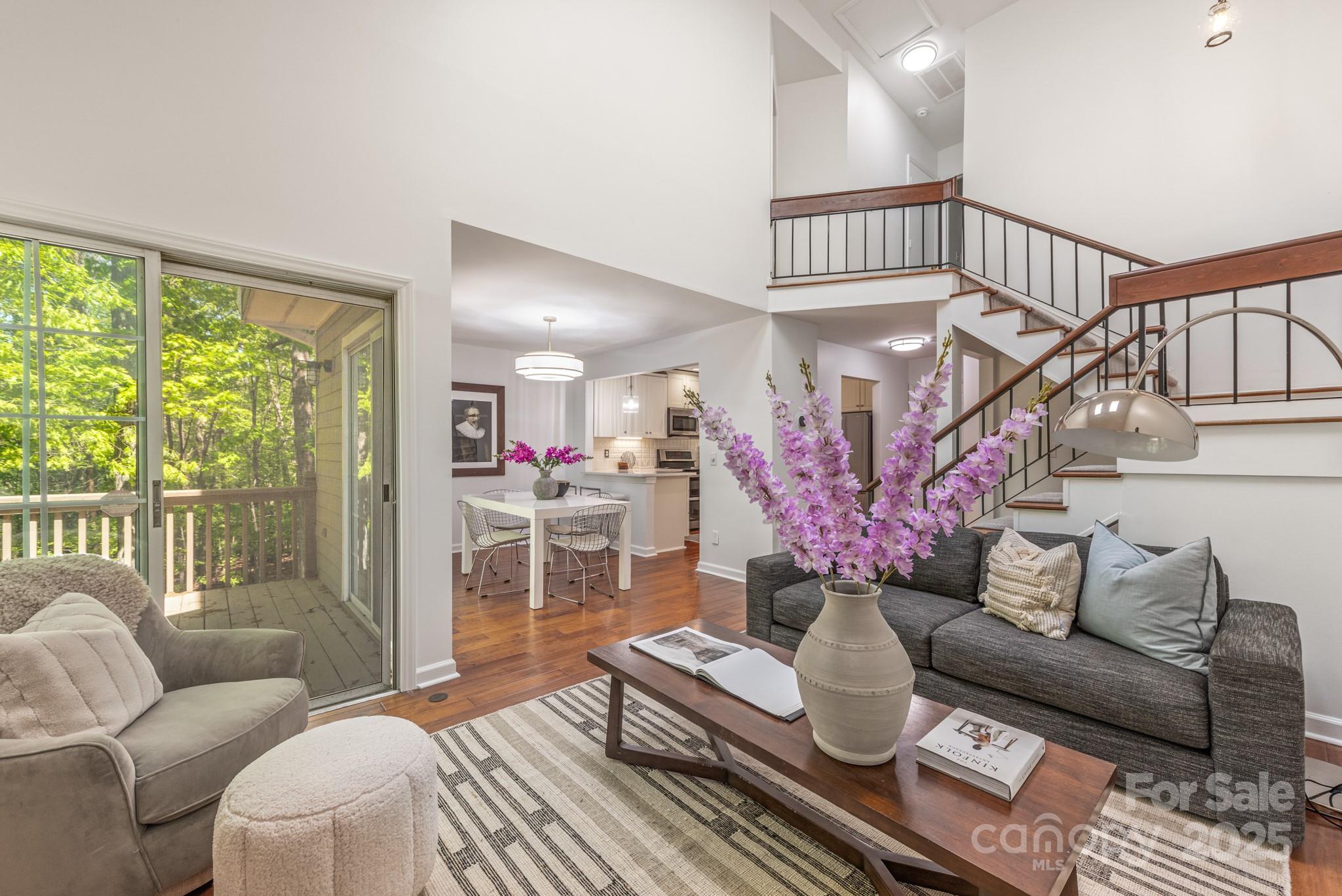 9012 Saint Thomas Lane