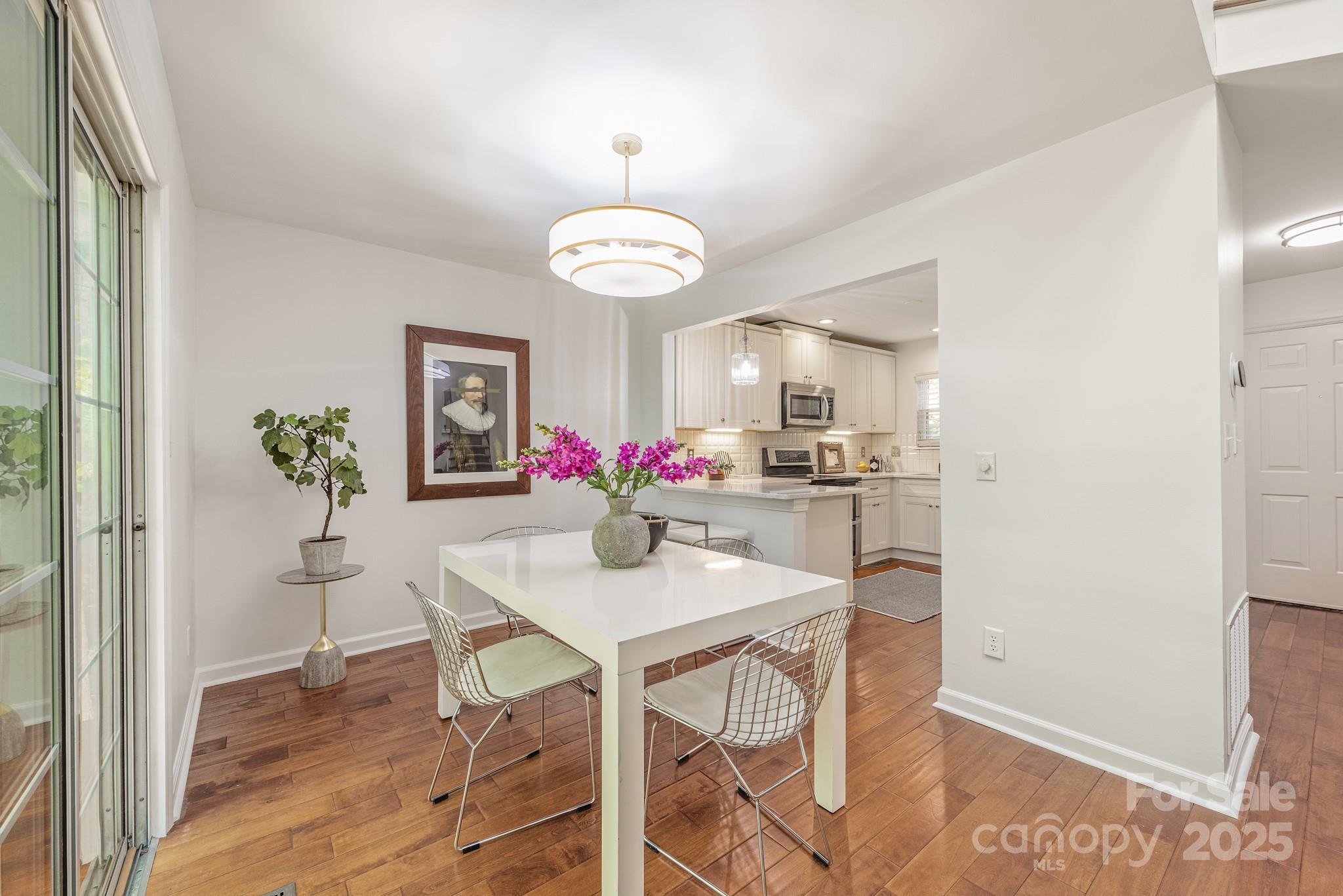 9012 Saint Thomas Lane