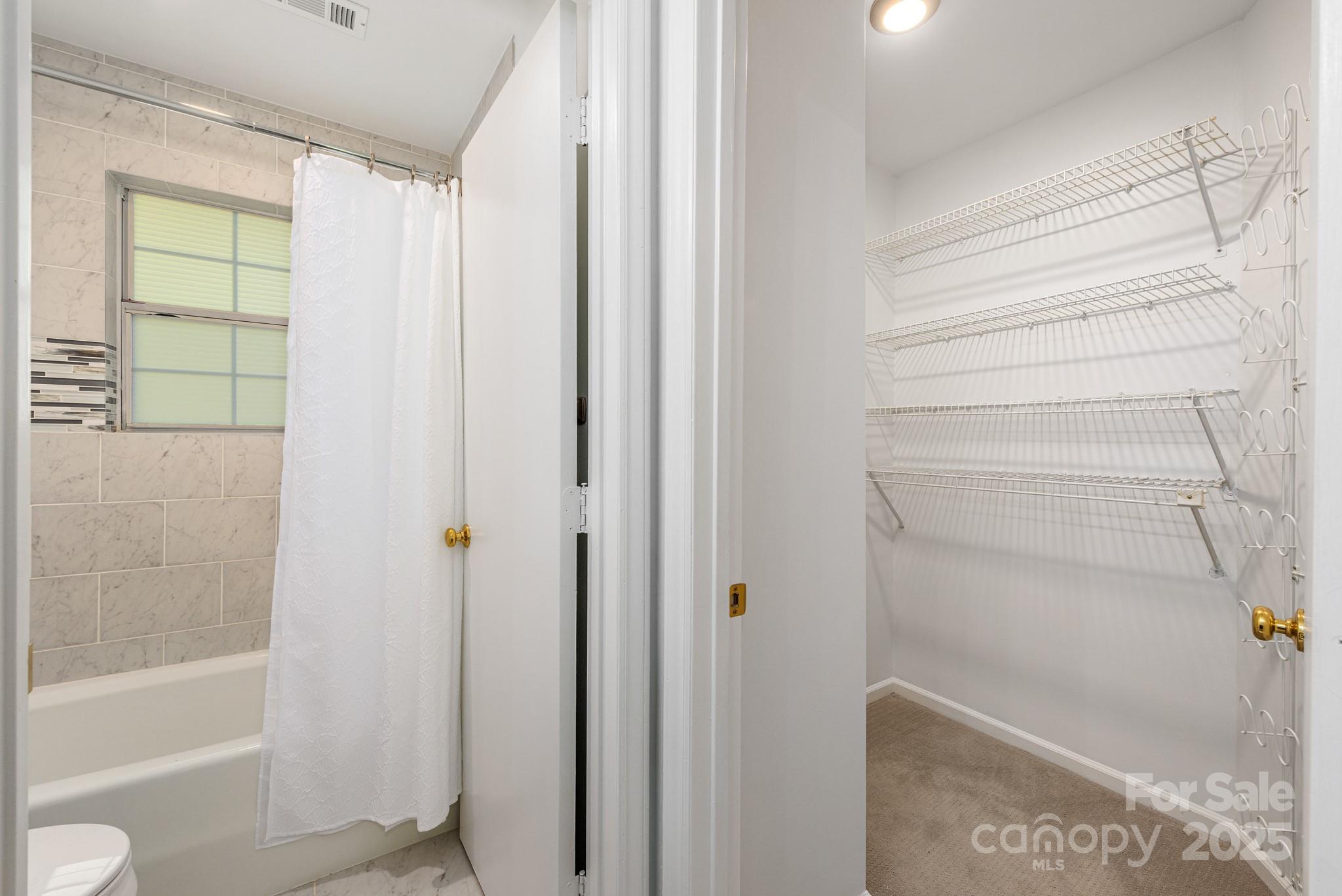 9012 Saint Thomas Lane