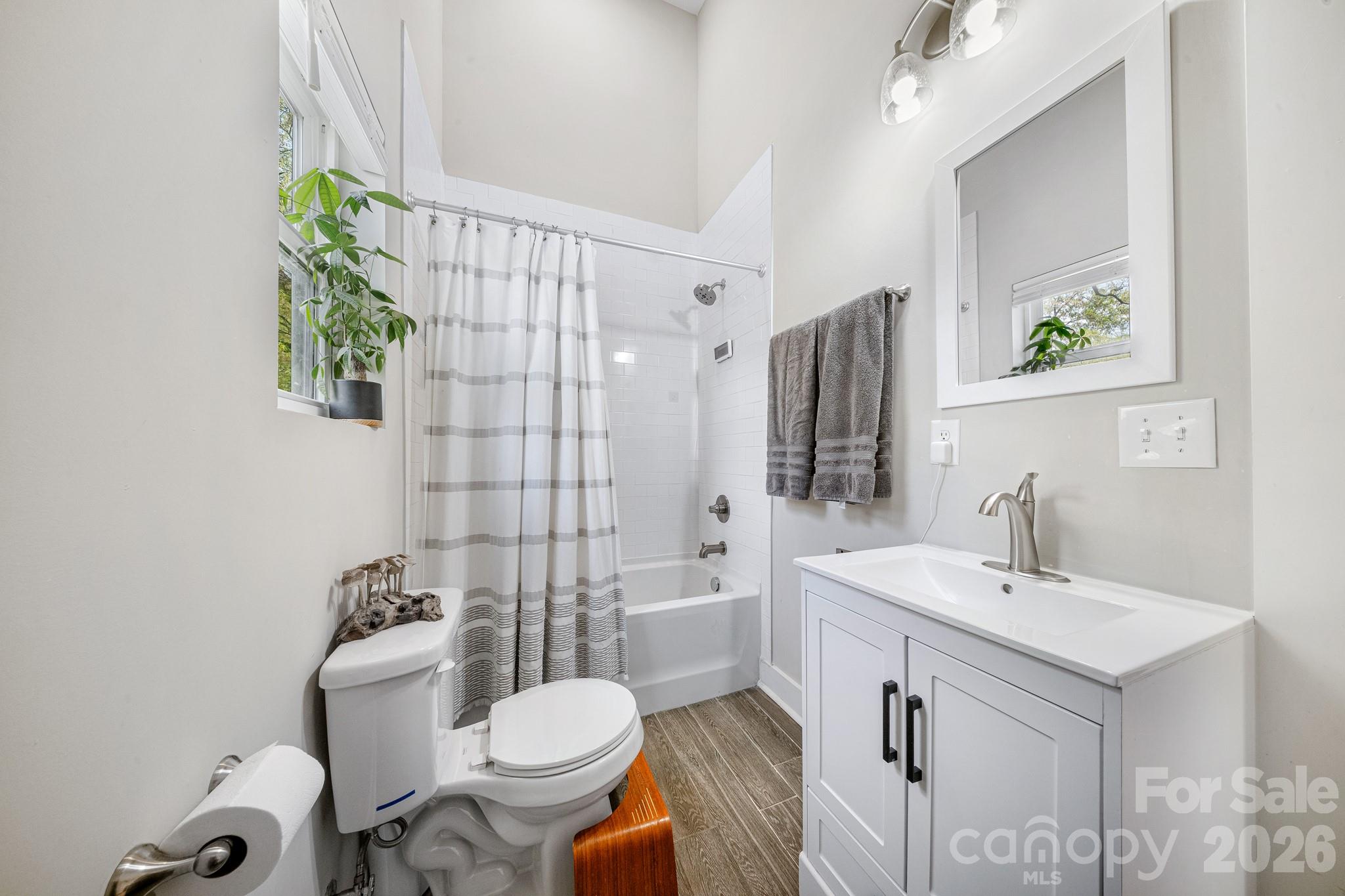 1115 Greenleaf Avenue Unit: B
