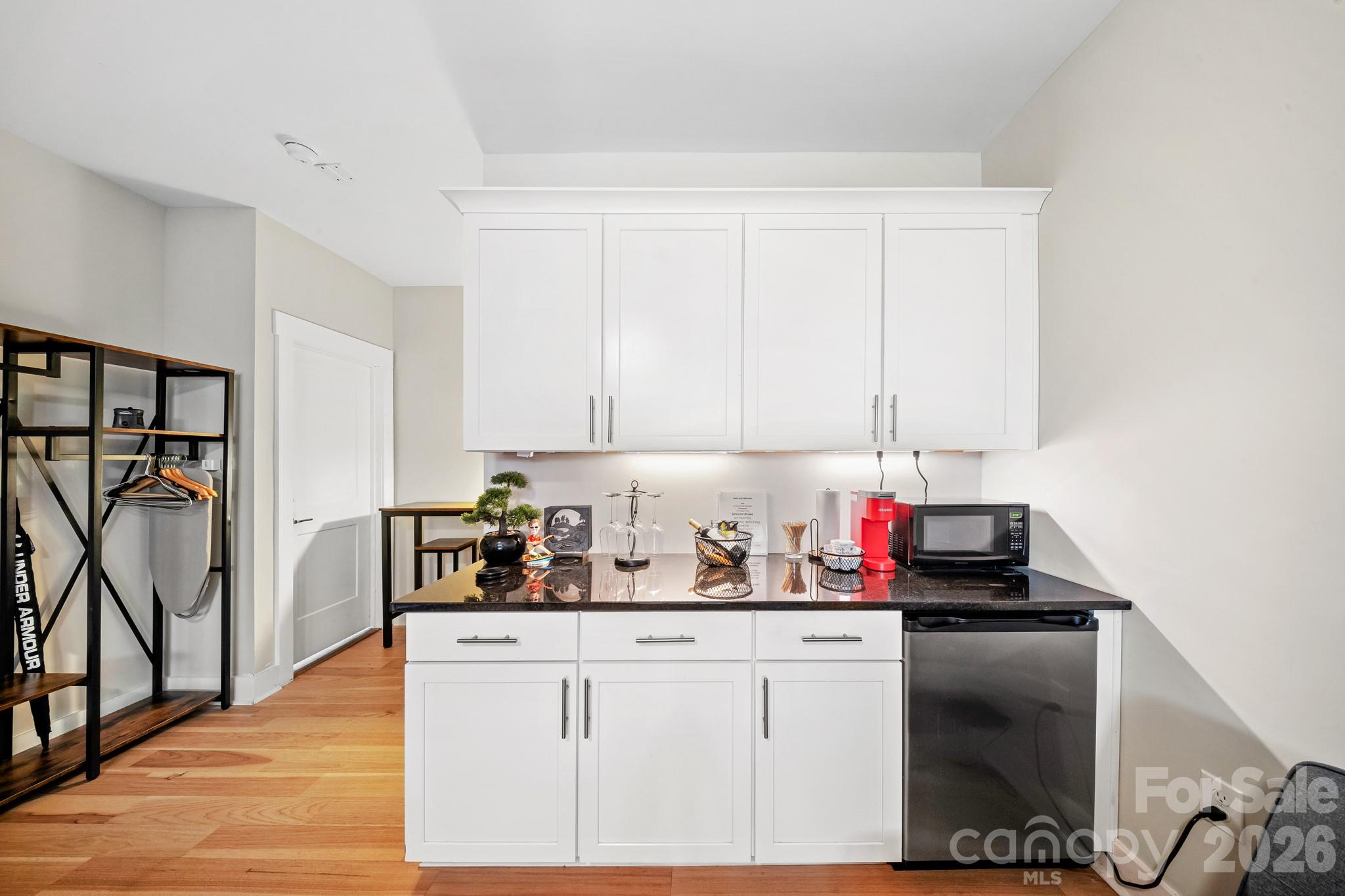1115 Greenleaf Avenue Unit: B