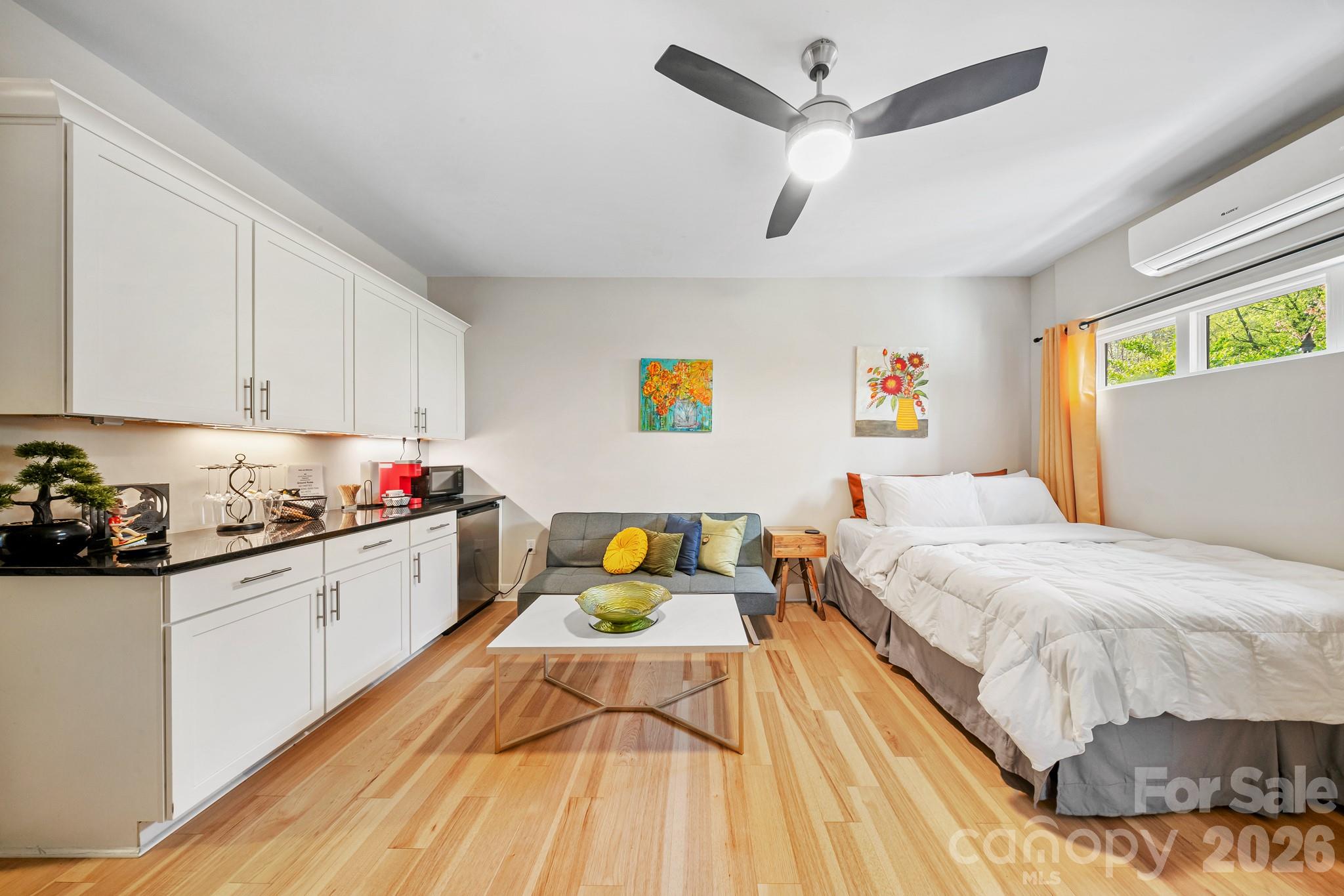 1115 Greenleaf Avenue Unit: B