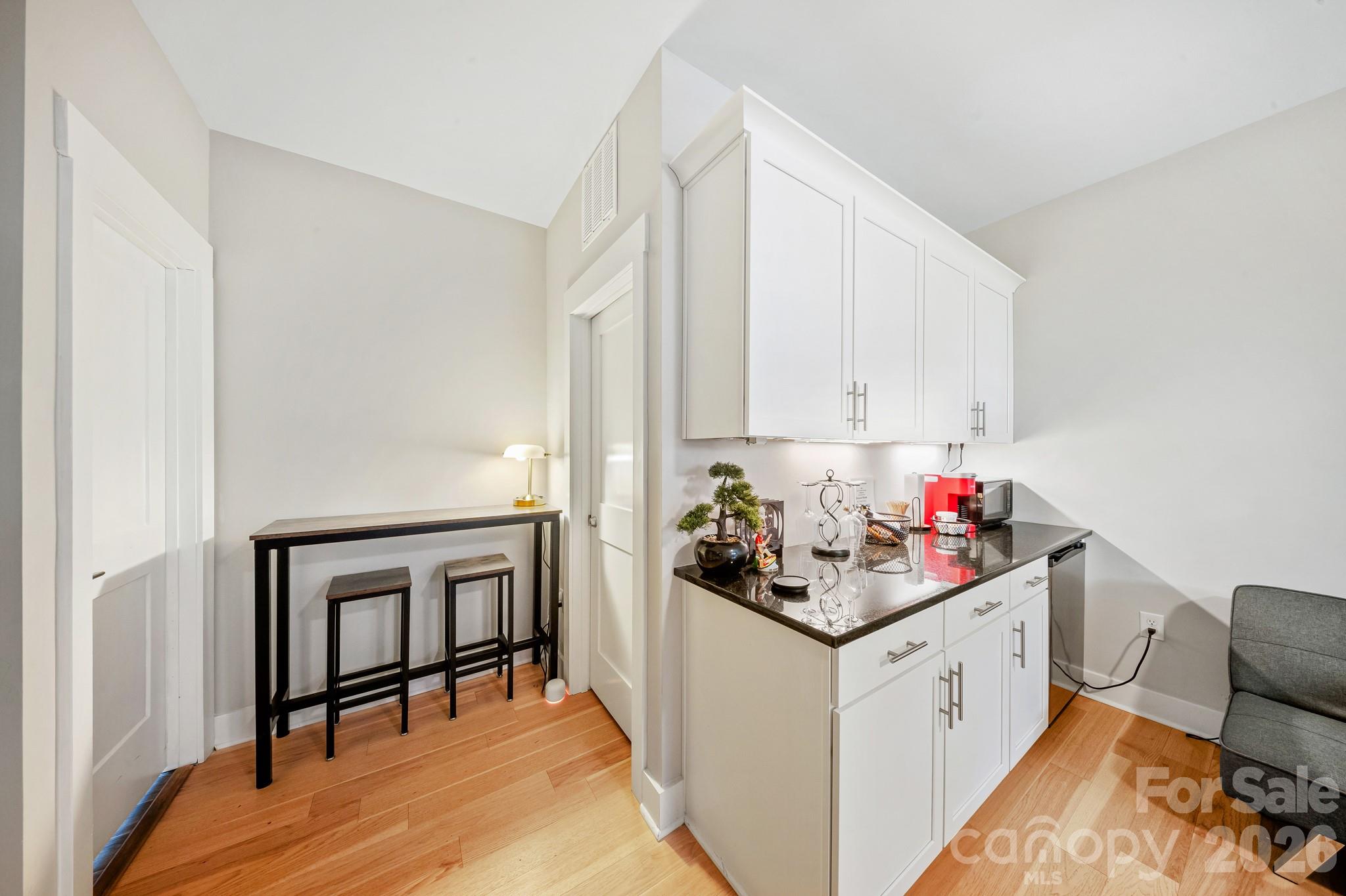 1115 Greenleaf Avenue Unit: B