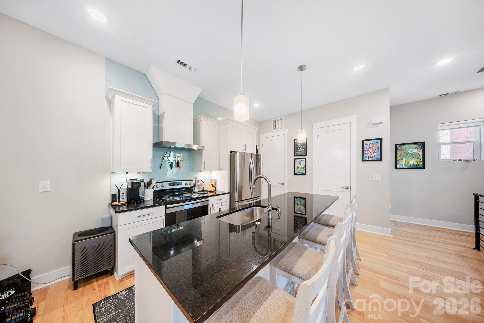 1115 Greenleaf Avenue Unit: B