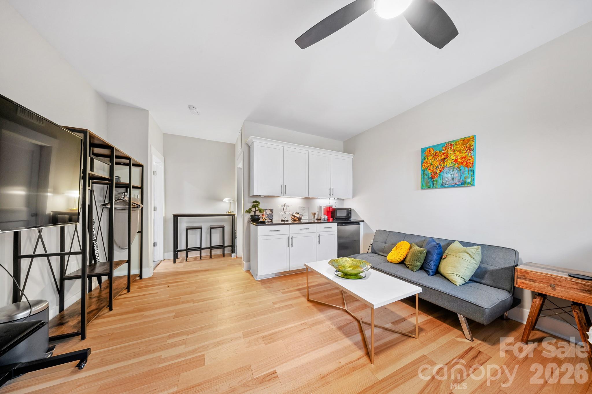 1115 Greenleaf Avenue Unit: B