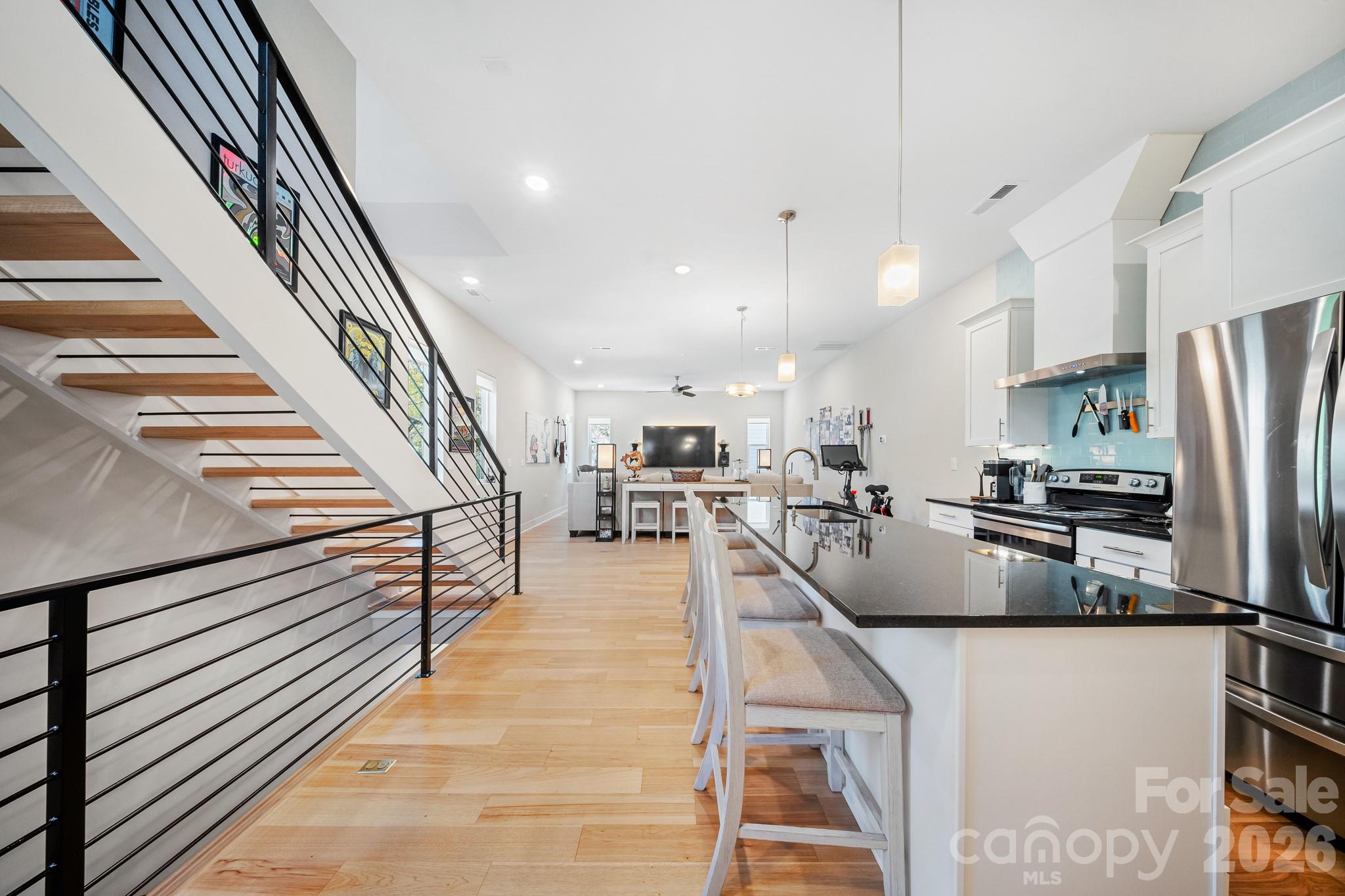 1115 Greenleaf Avenue Unit: B