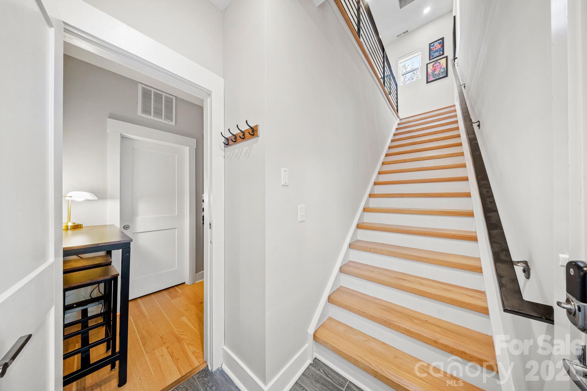 1115 Greenleaf Avenue Unit: B