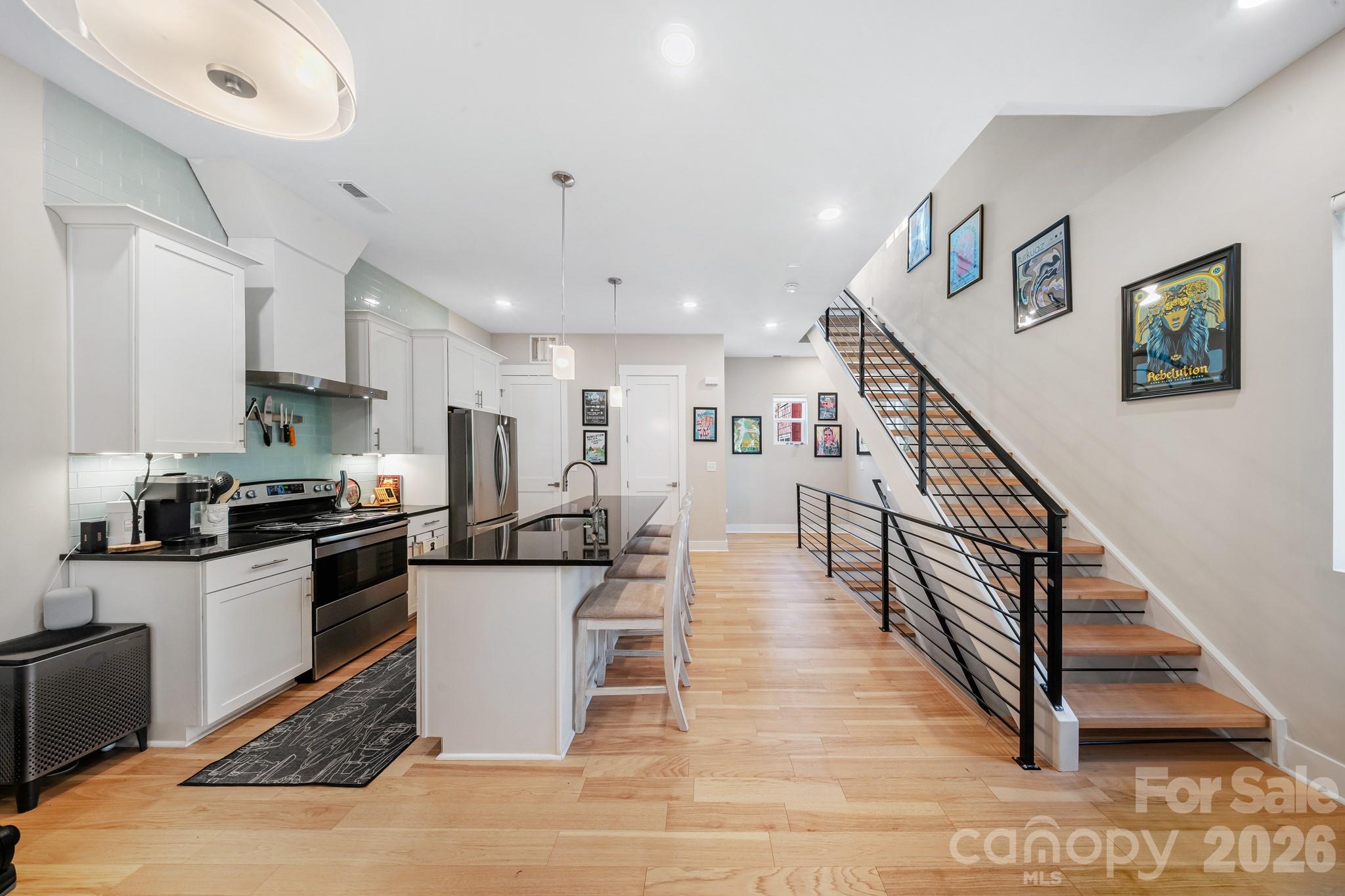 1115 Greenleaf Avenue Unit: B